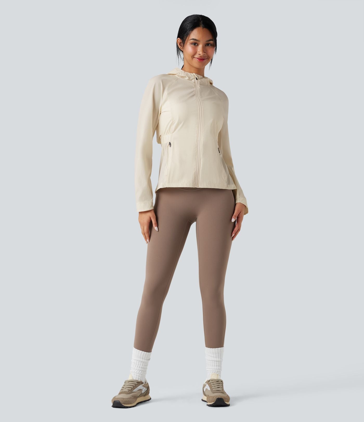 Veste de randonnée déperlante résistante à l'abrasion à capuche avec mesh contrastant et poches