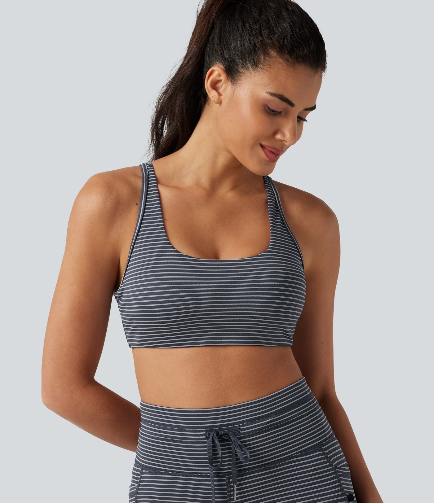 Brassière de sport yoga soutien léger col U à découpes rayé bonnets A-C