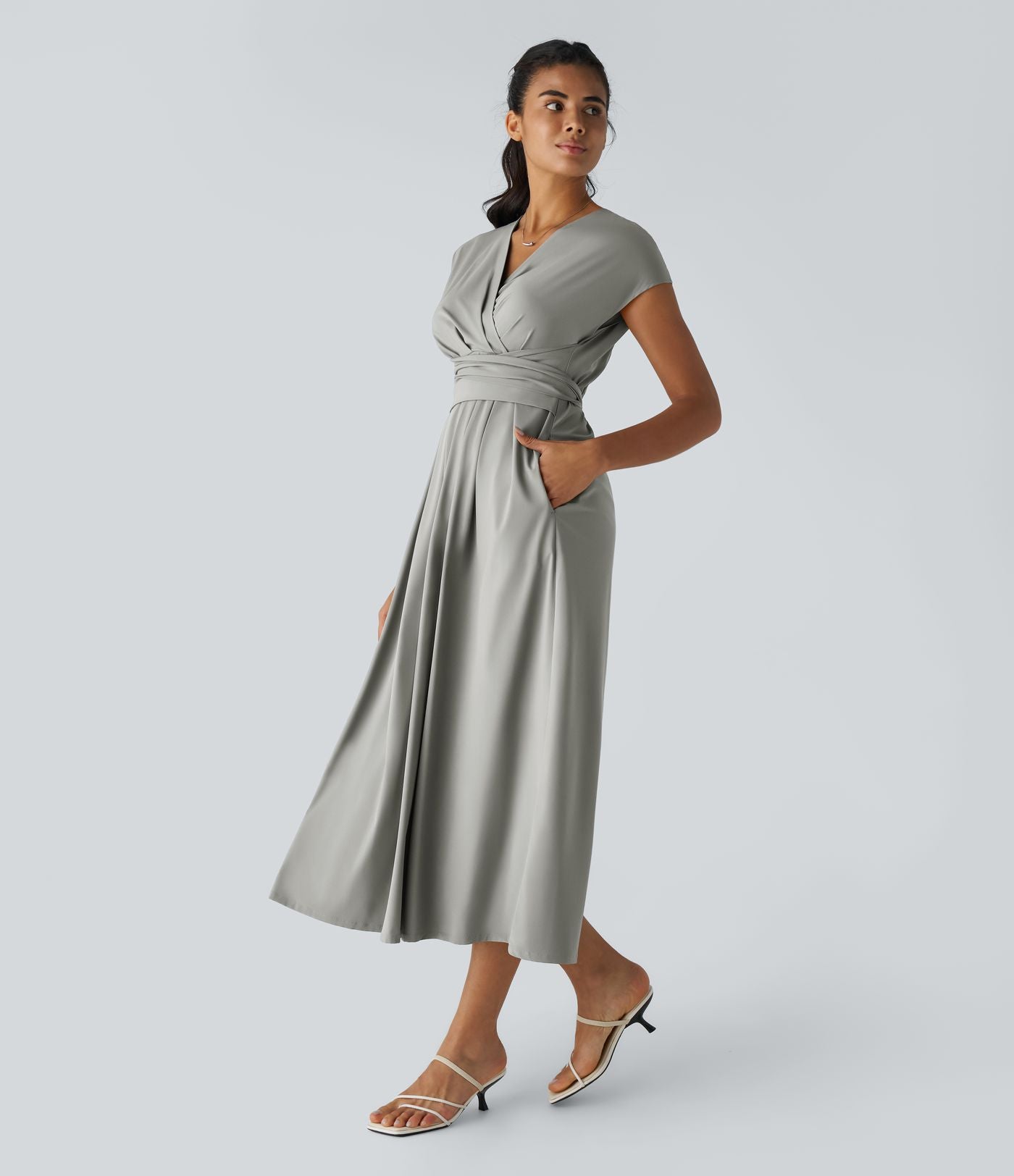 Breezeful™ Robe Mi-Longue Col en V Manches Courtes Poche Latérale Nouée au Dos Séchage Rapide