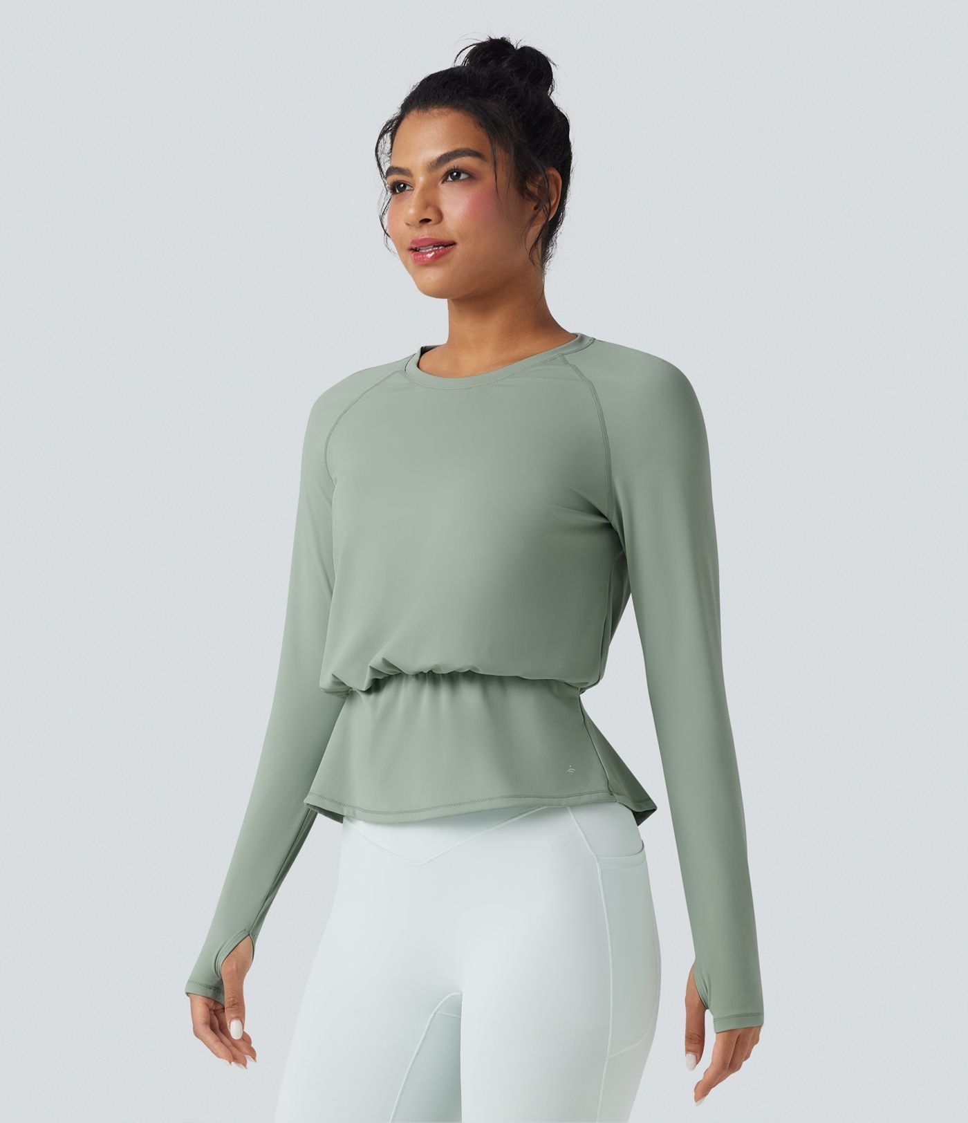Haut de sport yoga SoftlyZero™ Airy col rond manches longues avec passe-pouces plissé effet frais InstantCool, protection solaire UPF50+