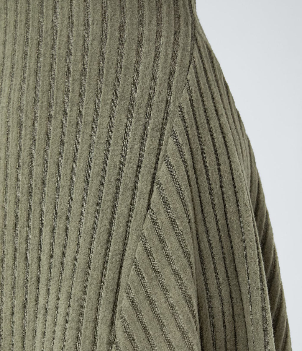 Robe de courte décontractée en maille côtelée à col montant et manches longues