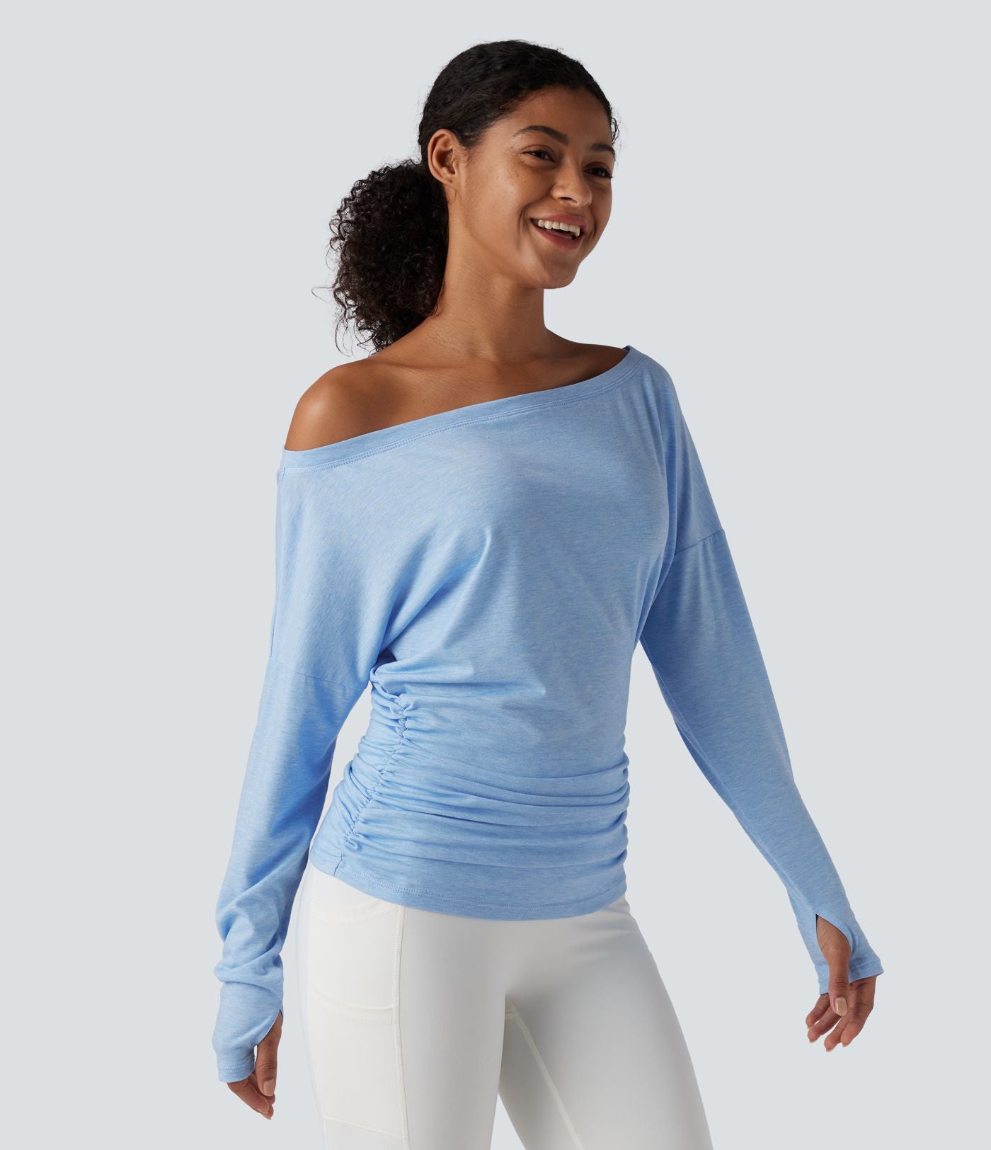 Haut de sport yoga asymétrique manches longues à trous pouces froncé