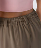 Pantalon tailleur ample, taille moyenne, coupe barrel, à poches