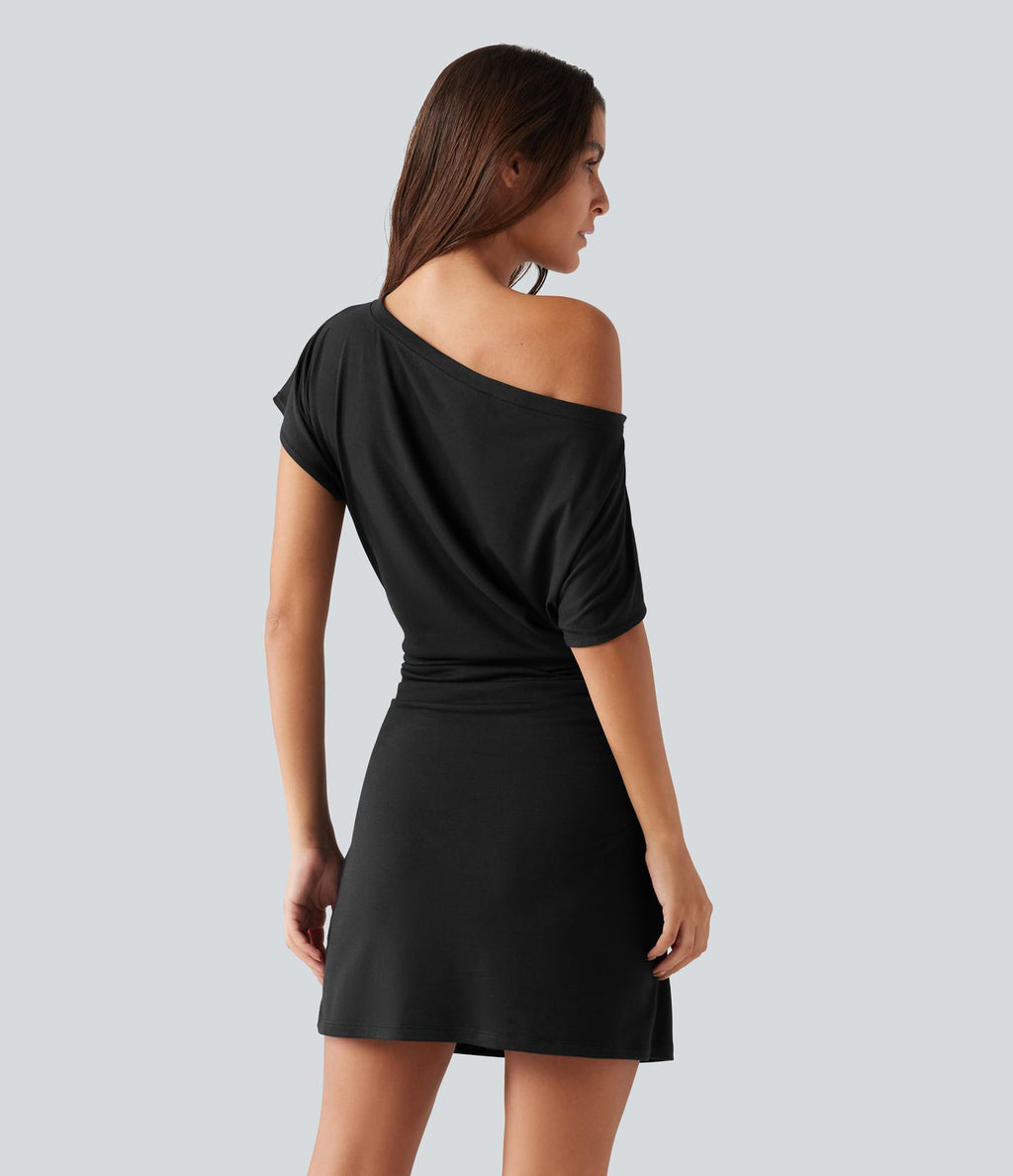 Robe mini décontractée asymétrique une épaule avec détails froncés, effet ventre plat et short intégré