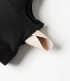 T-shirt décontracté en maille côtelée, col rond échancré, dos en U, manches courtes, brassière intégrée en dentelle contrastée