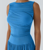Robe longue à encolure bateau, bretelles asymétriques, côtés froncés et poches