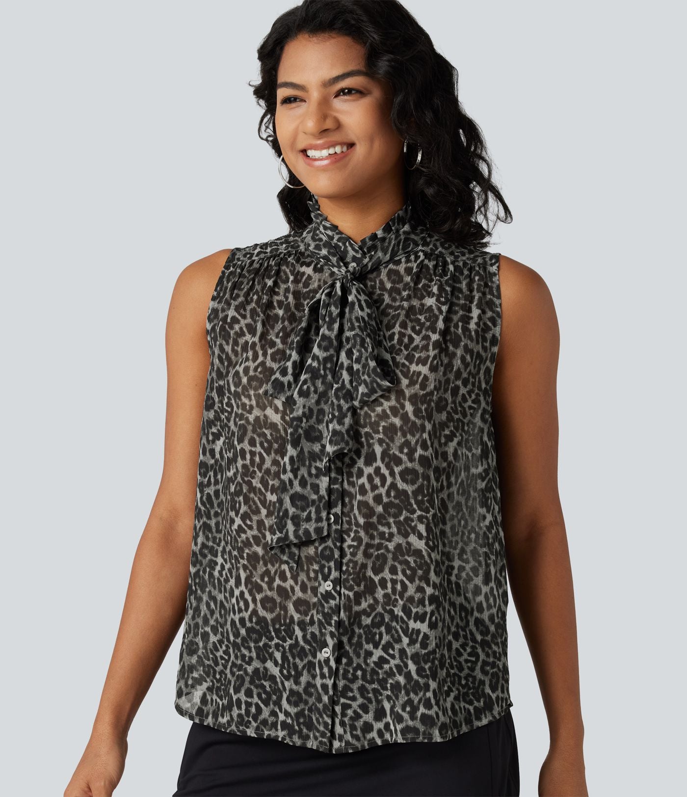 Blouse de travail en mousseline col cheminée avec nœud, sans manches, imprimé léopard