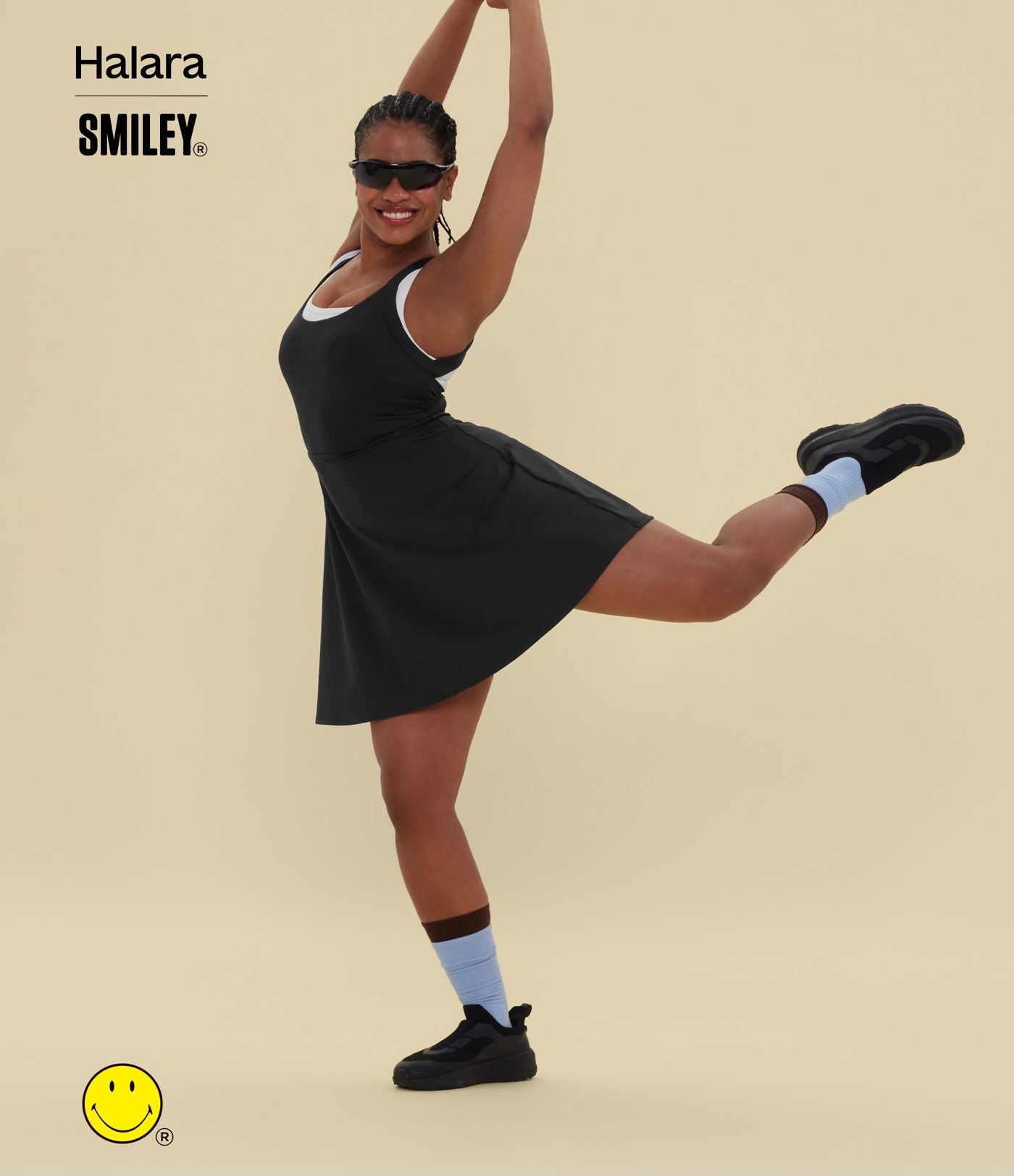 Robe sport évasée dos ouvert torsadé Halara X Smiley® SoftlyZero™ Airy avec poches – Longueur allongée – Édition Easy Peasy – Bonnets A à D