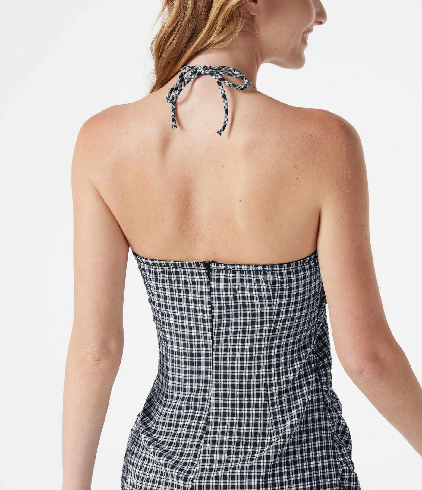 Robe micro-mini de plage moulante à carreaux vichy col halter avec brassière intégrée et lien noué au dos