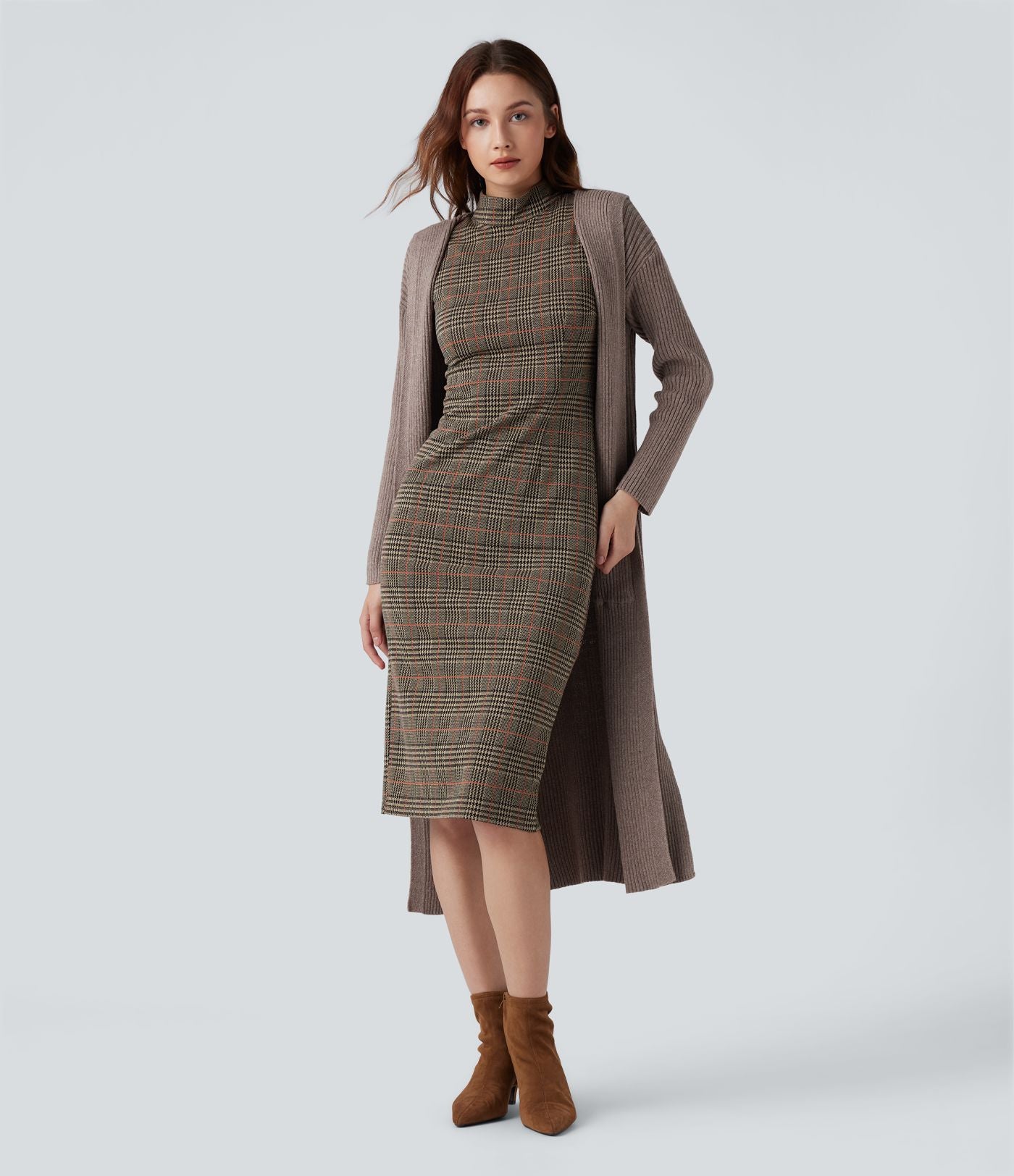 Robe de travail midi moulante sans manches col montant pied-de-poule à carreaux
