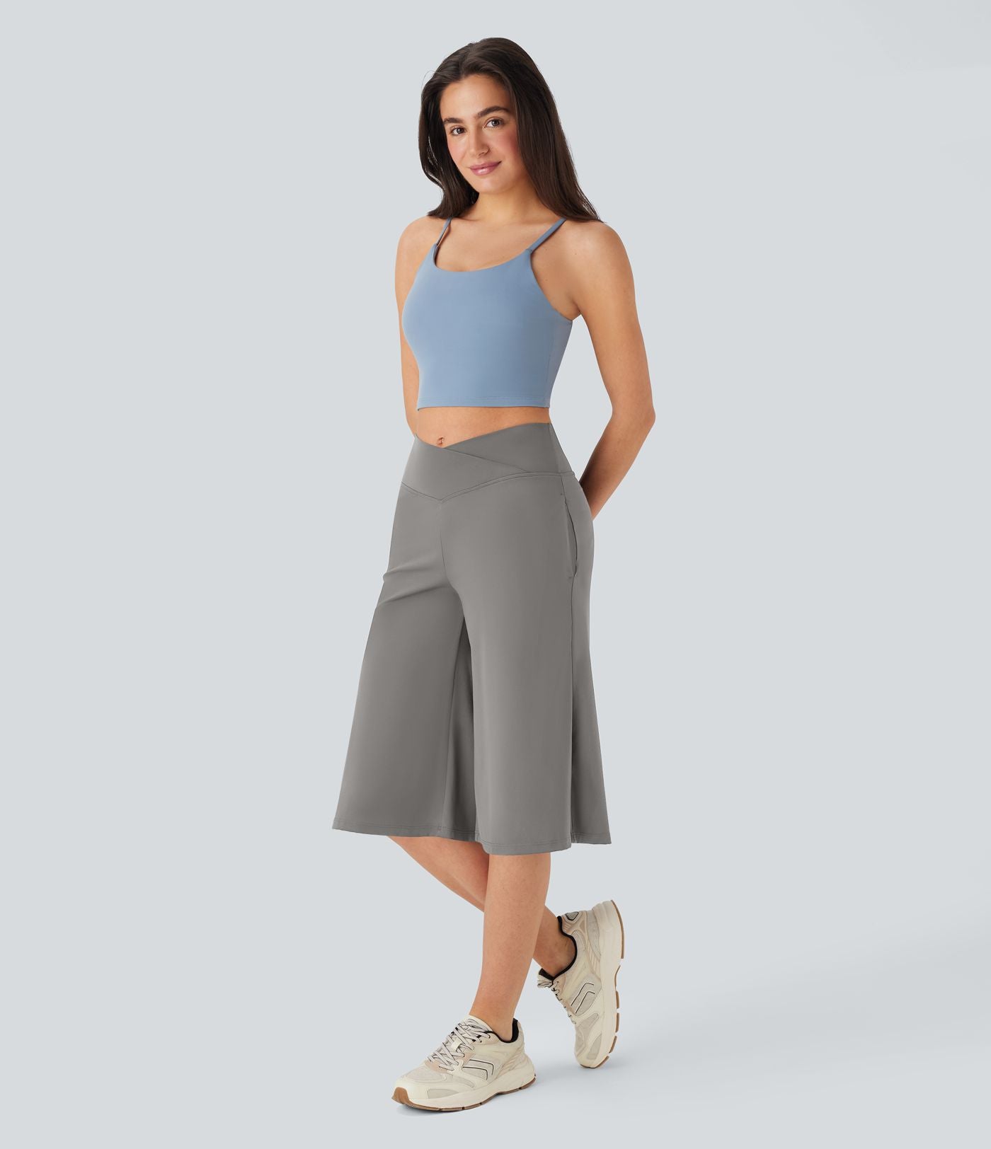 Pantacourt de yoga Cool Touch Softlyzero™ aérien à taille haute croisée, jambe large et poches