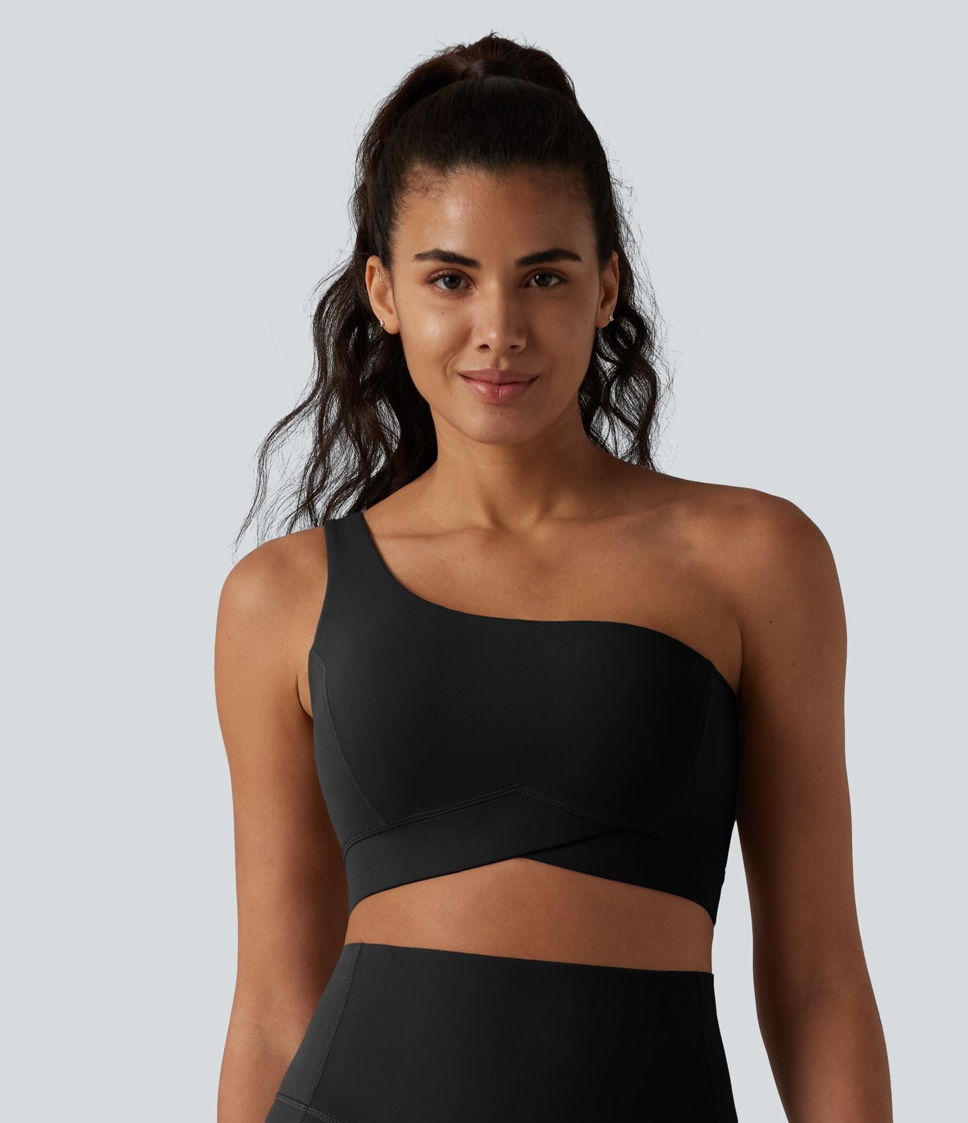 Halara UltraSculpt™ Brassière de sport et yoga à maintien léger, asymétrique une épaule, ourlet croisé avec soutien-gorge intégré