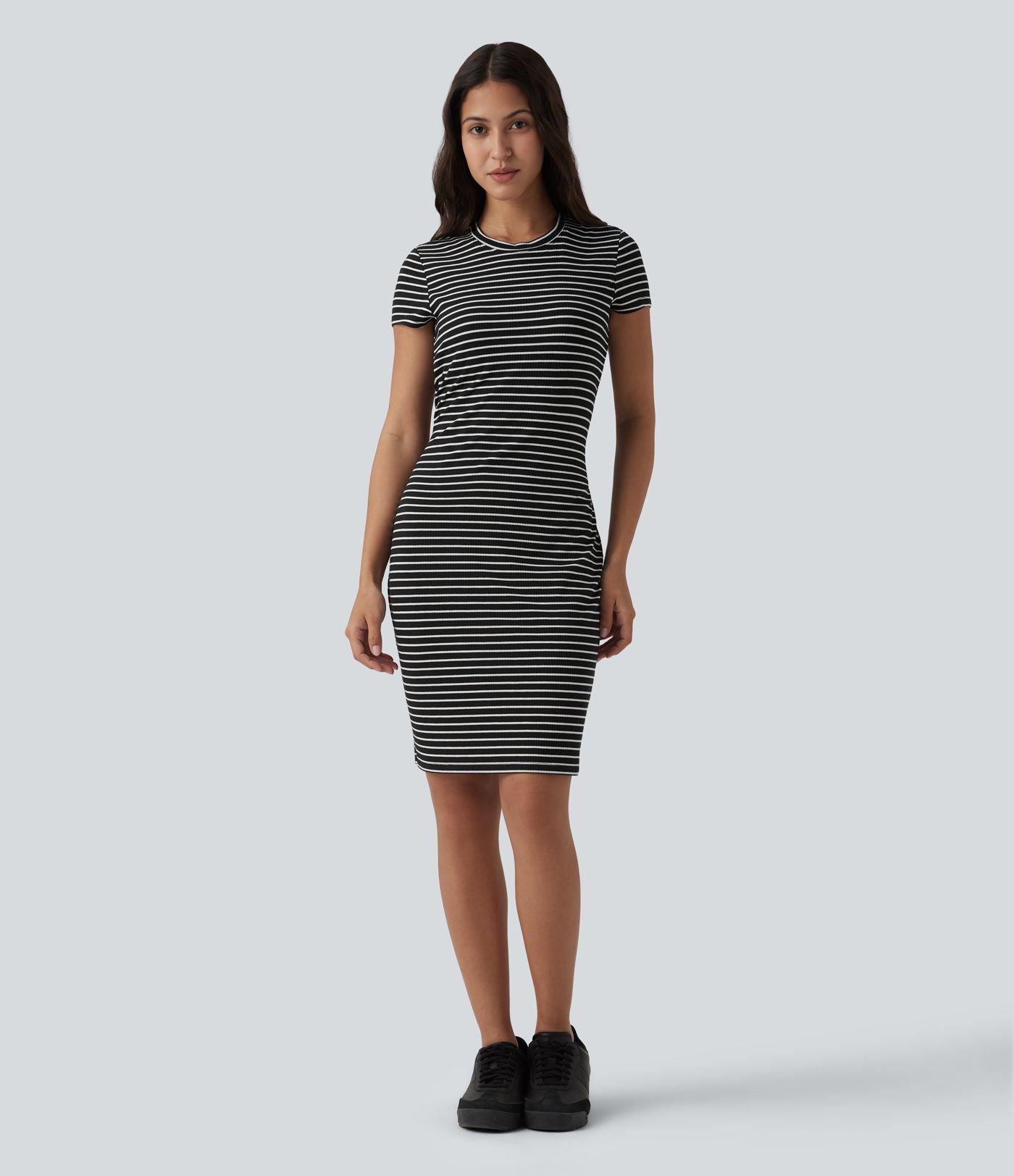 Robe courte moulante casual col rond manches courtes à rayures avec brassière intégrée