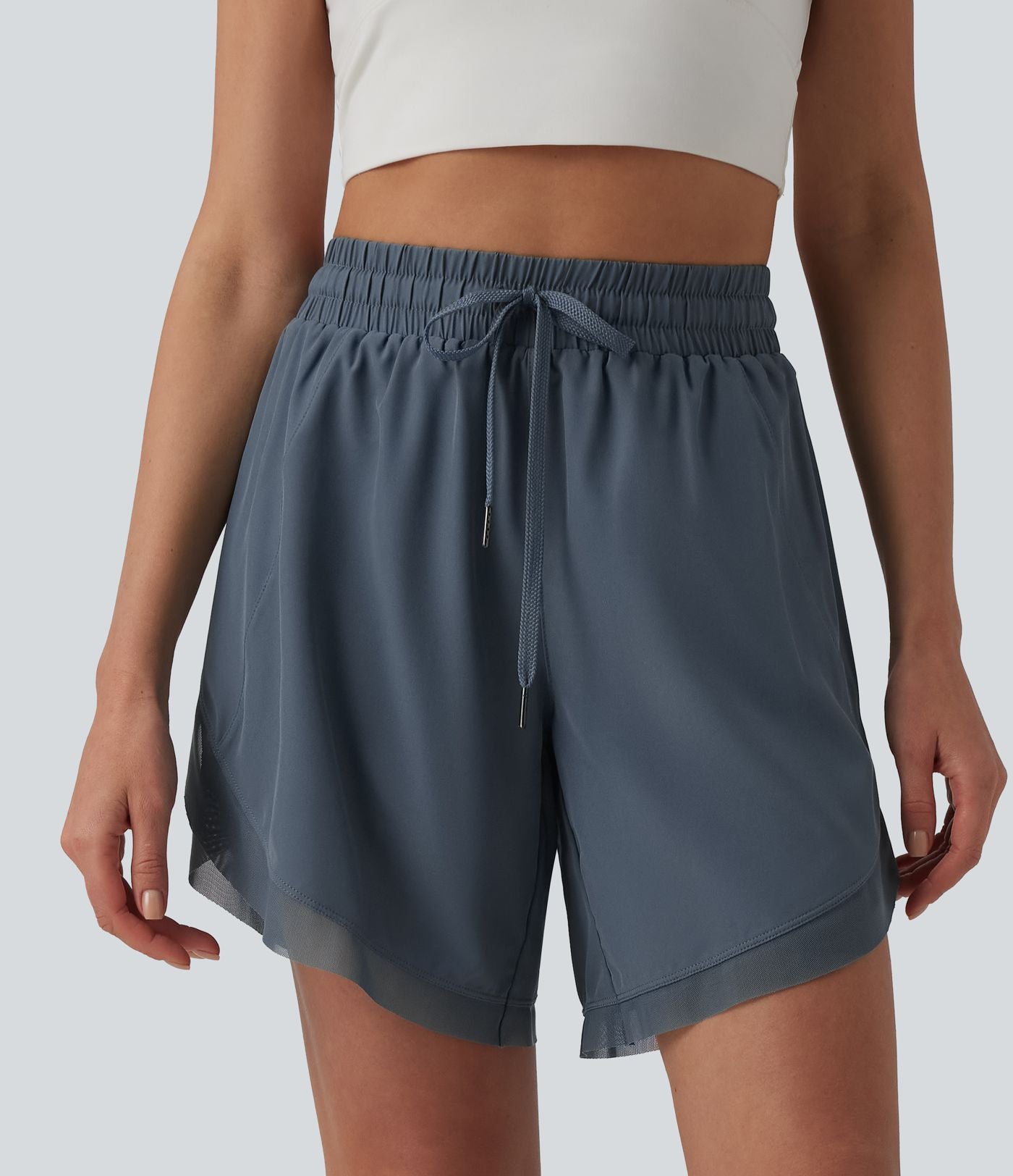 Short de yoga 2-en-1 fluide maille contrastante taille mi-haute 17,5 cm avec cordon de serrage
