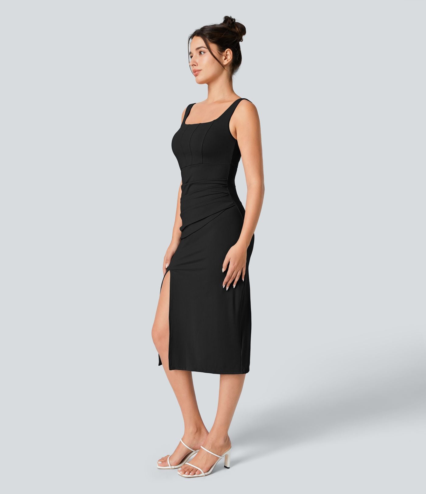 Robe corset midi moulante ruchée à encolure carrée, dos nu, brassière intégrée