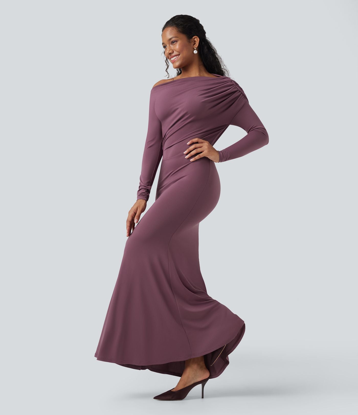 Robe sirène longue à manches longues, épaules dénudées