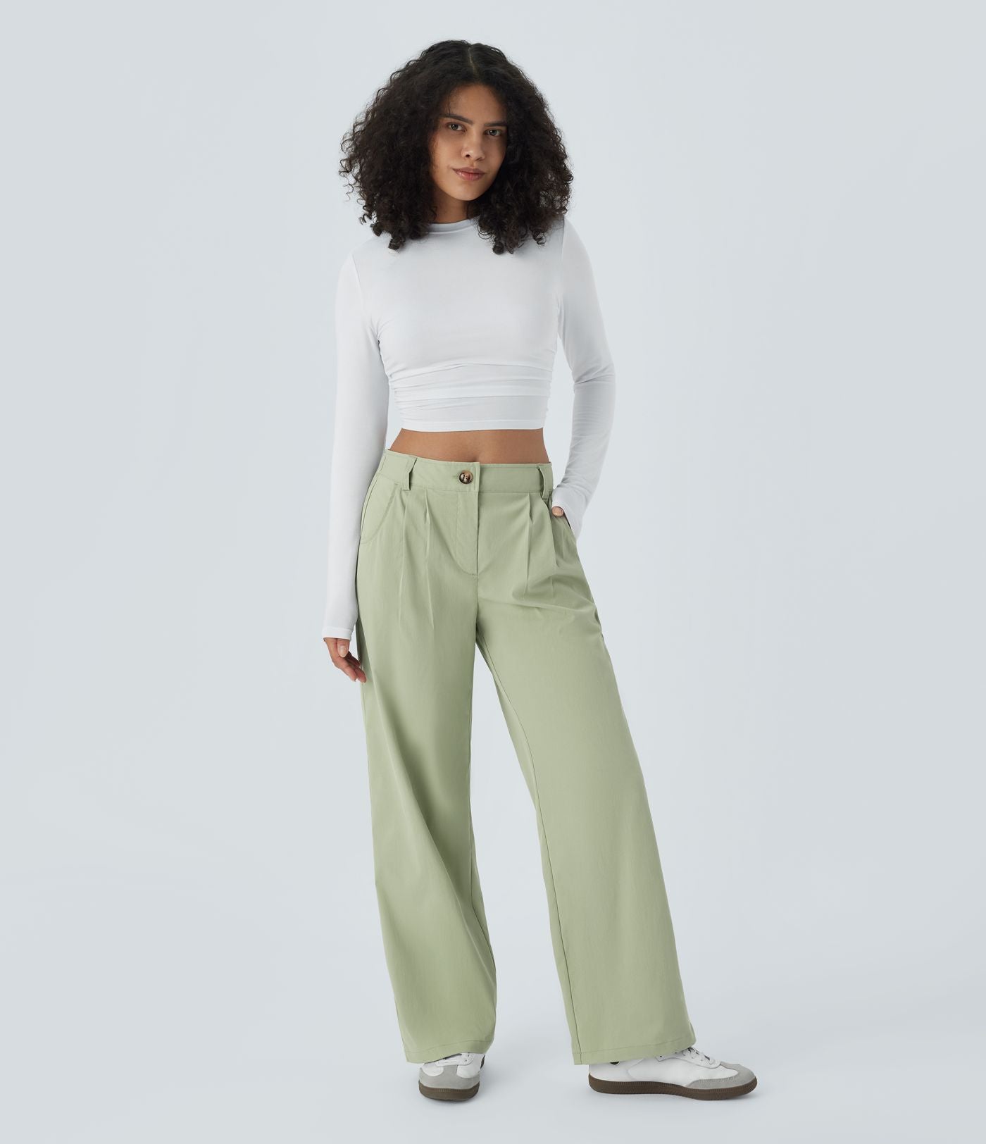 Pantalon décontracté droit taille moyenne à bouton, fermeture éclair et poches latérales