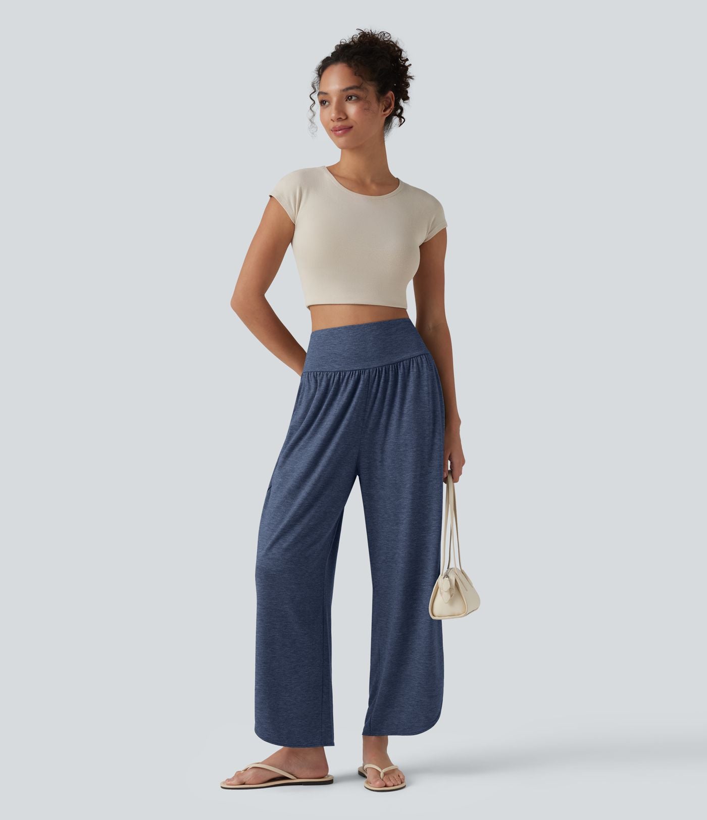 Pantalon décontracté taille haute gainant avec ourlet arrondi et poches