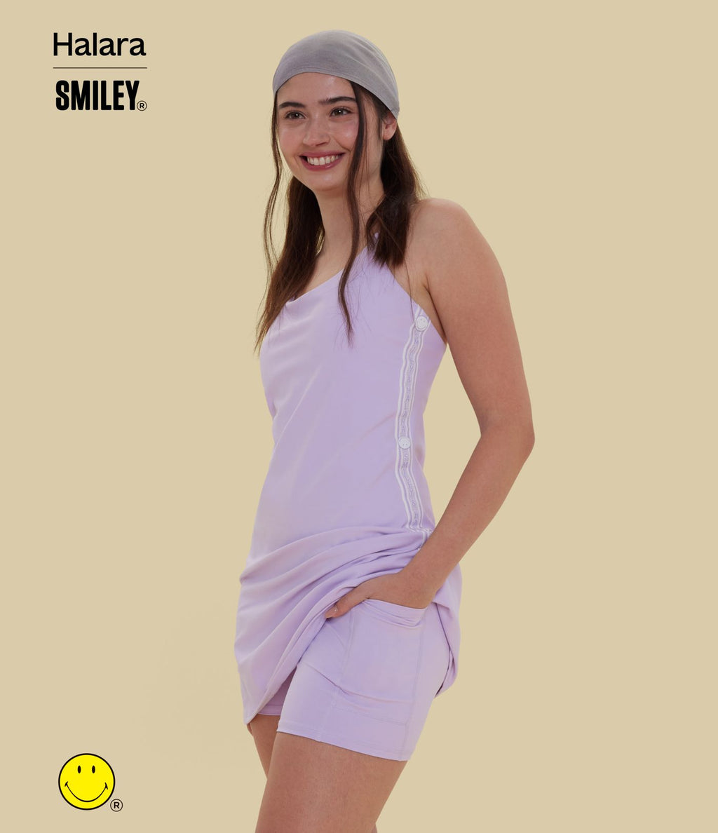 Robe sport mini dos ouvert Halara X Smiley® SoftlyZero™ Plush – Édition Easy Peasy