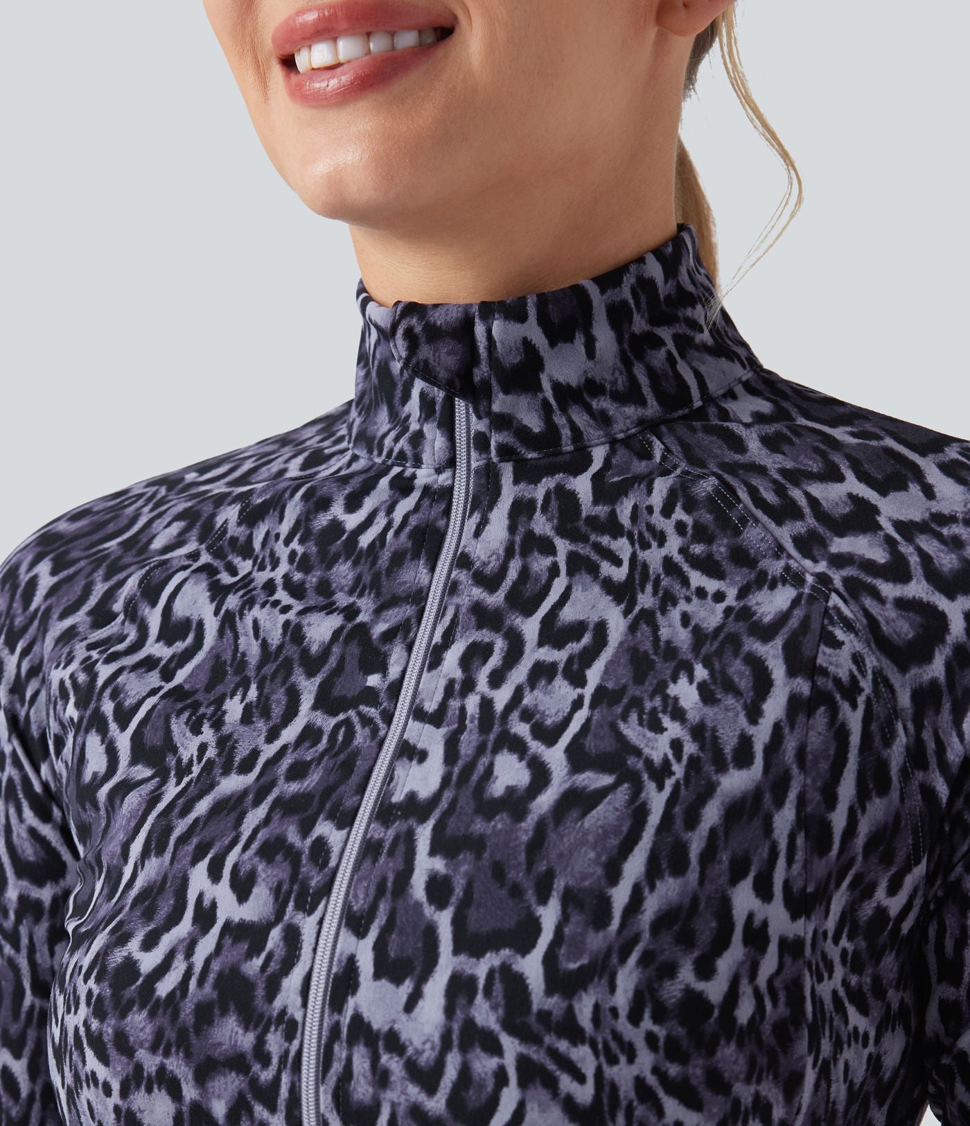 Veste décontractée Halara UltraSculpt™ imprimé léopard col montant manches longues avec trous pour pouces et poches