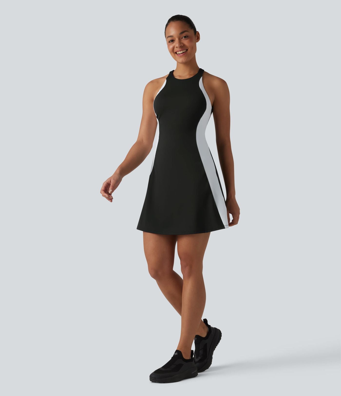 Robe de tennis courte 2-en-1 SoftlyZero™ Airy effet frais InstantCool avec brassière intégrée, color block et poches, accès facile Easy Peasy, protection solaire UPF50+