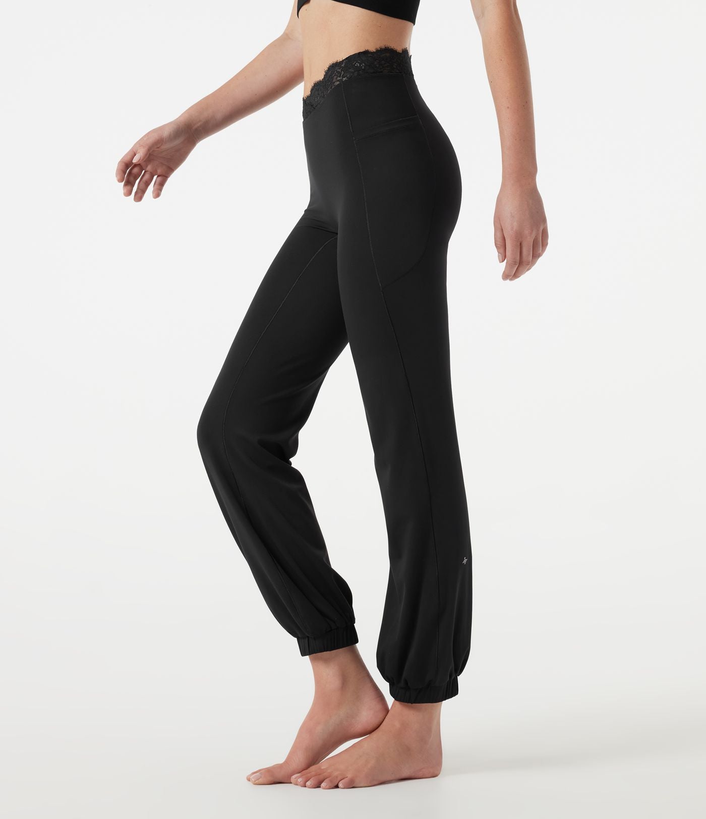 Jogging de danse coupe ballon taille haute SoftlyZero™ avec dentelle contrastée, poches et protection solaire UPF50+