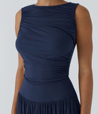 Robe longue à encolure bateau, bretelles asymétriques, côtés froncés et poches