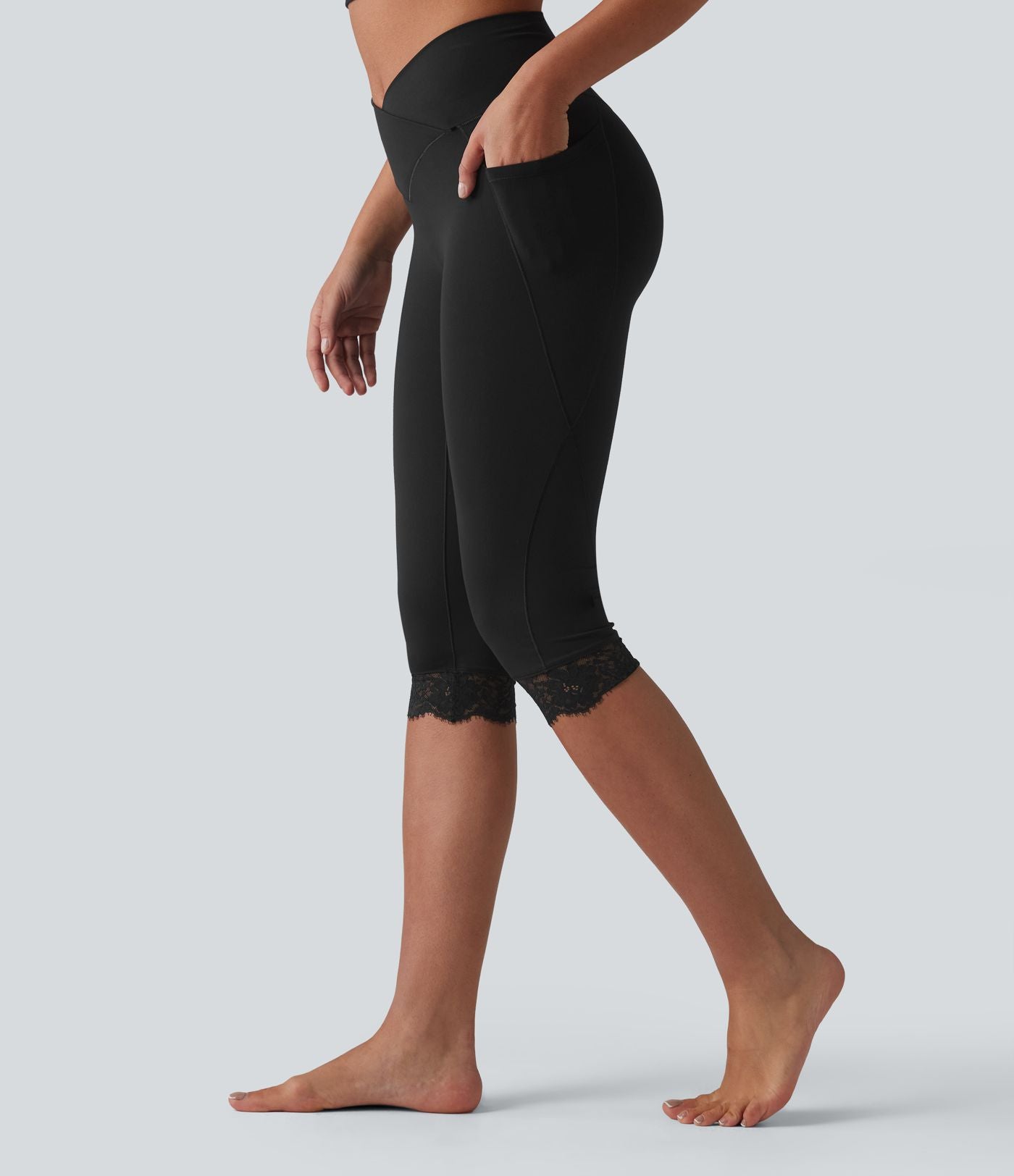 SoftlyZero™ Legging corsaire de yoga croisé taille haute avec dentelle contrastée et poches - UPF50+