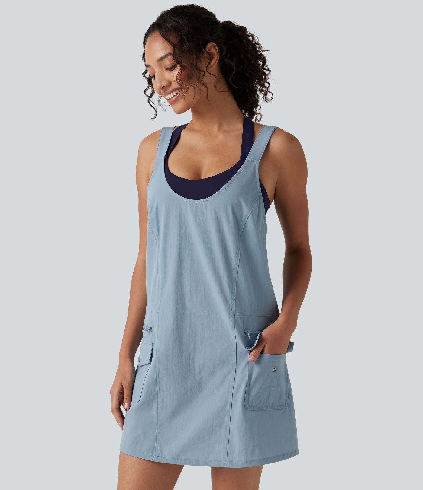 Robe active de randonnée mini cargo à encolure U, bretelles ajustables et poches