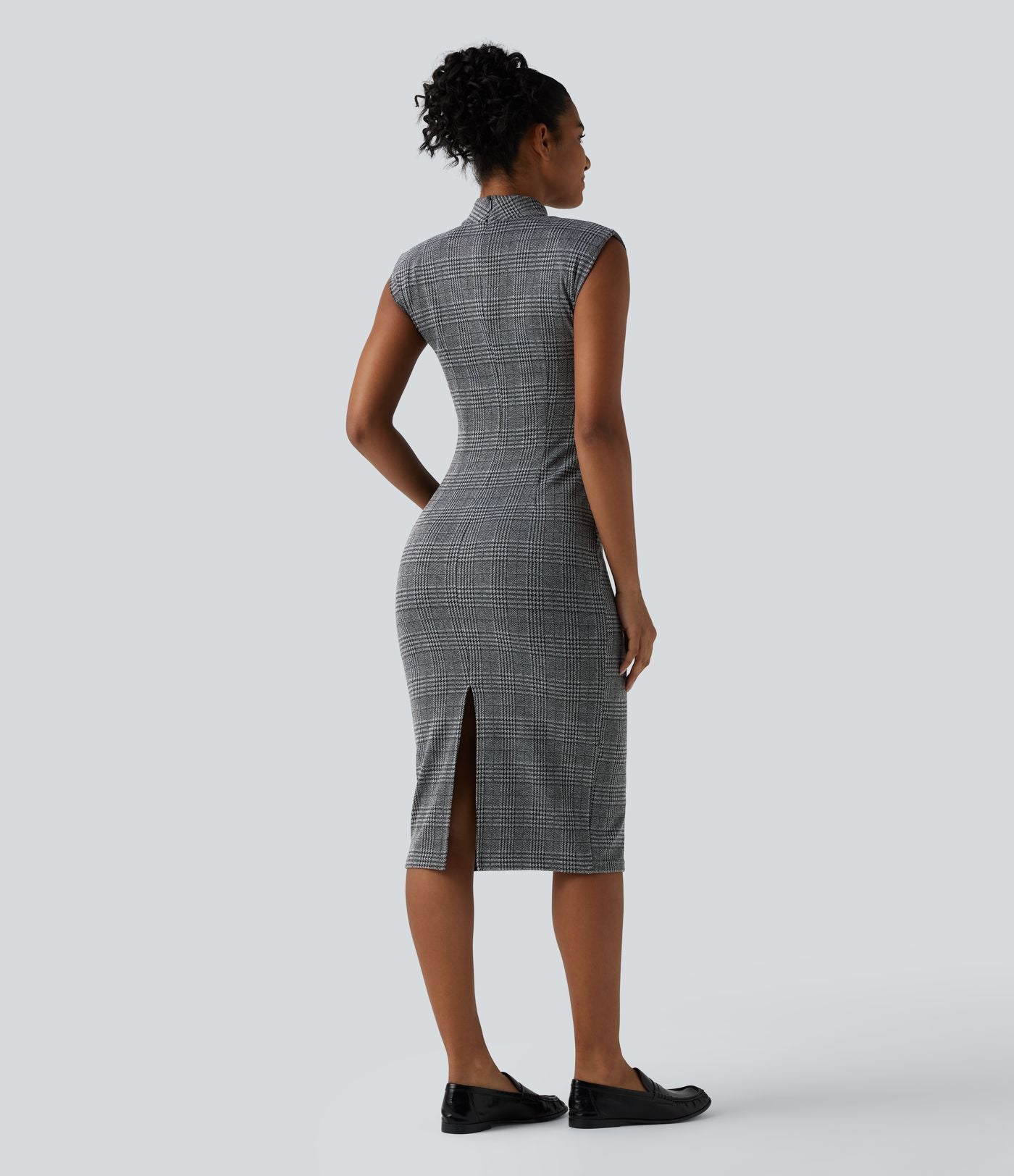 Robe de travail midi moulante sans manches col montant pied-de-poule à carreaux