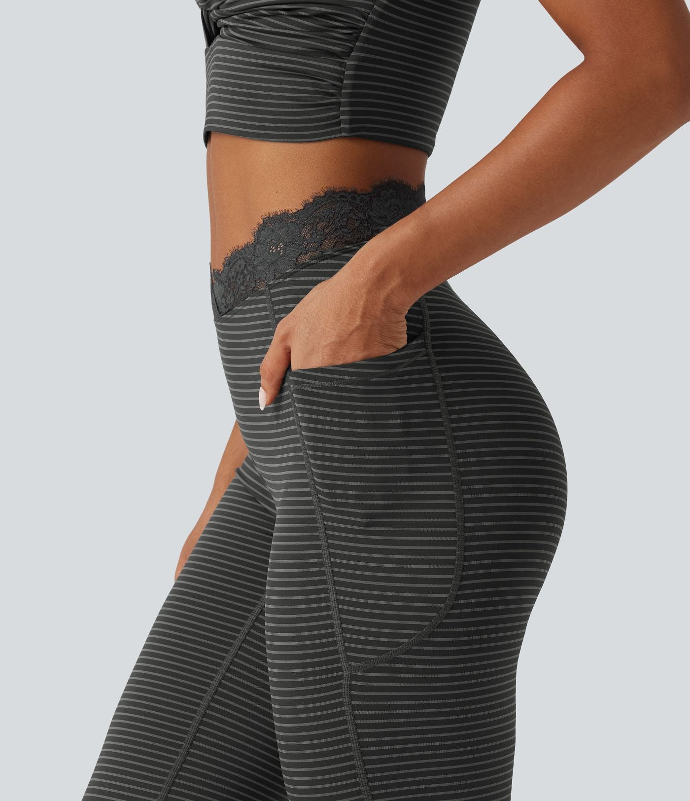 Legging de yoga flare taille haute en V avec dentelle contrastée, rayures et poches