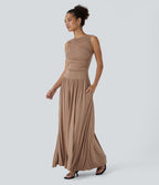 Robe longue à encolure bateau, bretelles asymétriques, côtés froncés et poches