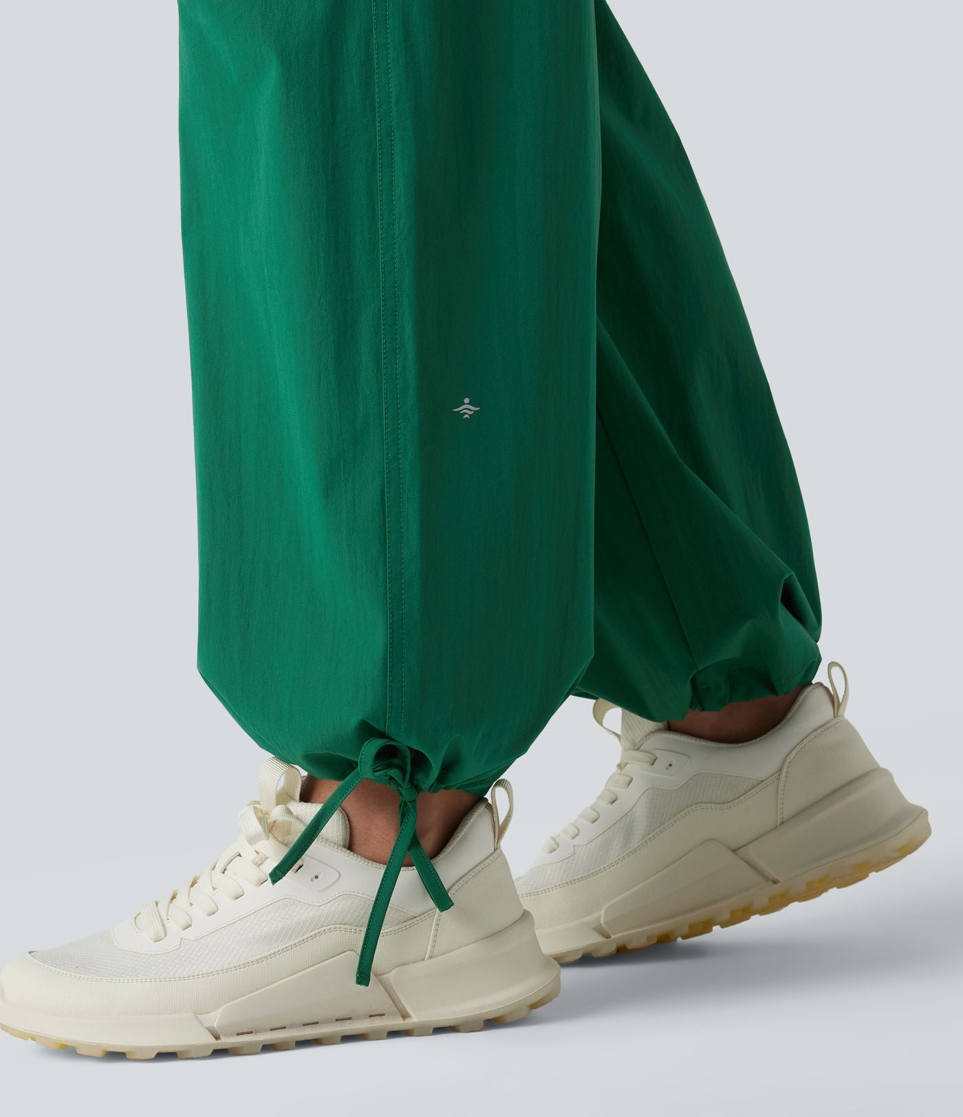Pantalon cargo sport taille haute à finitions ondulées avec poches