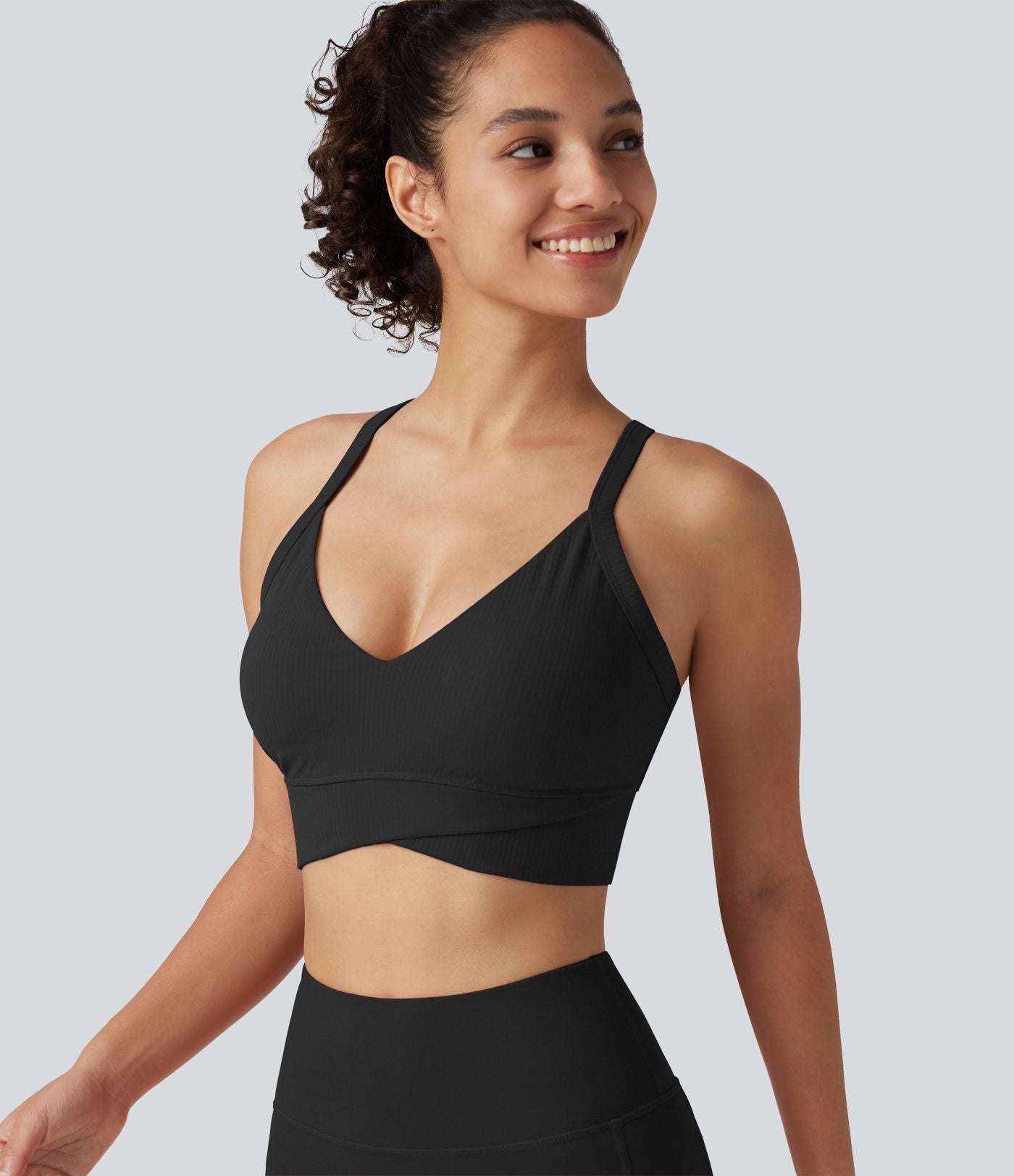 Brassière de yoga Halara UltraSculpt™ côtelée maintien léger à col V avec coussinets amovibles