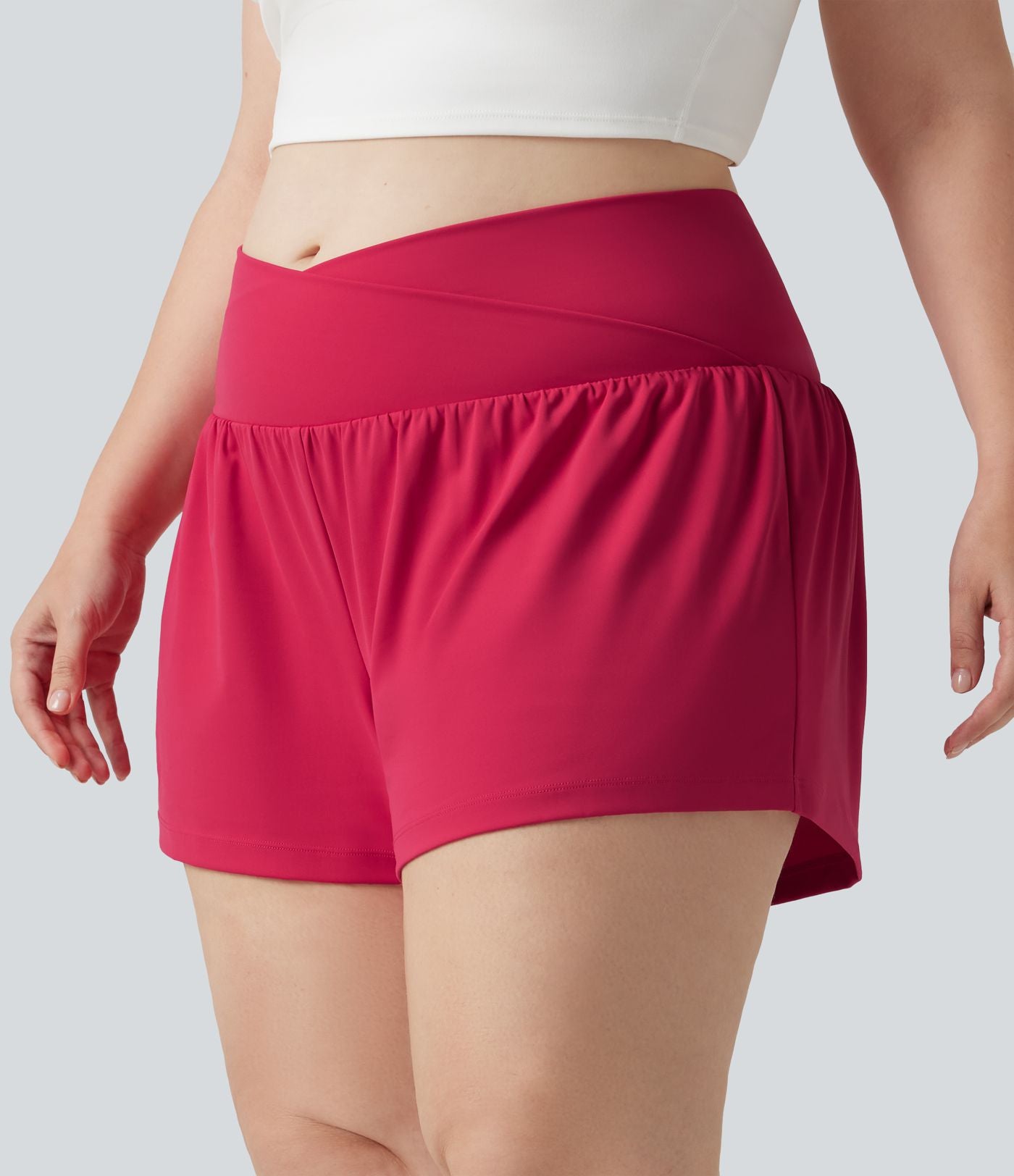 Short de yoga 2-en-1 grande taille à taille haute croisée en SoftlyZero™ Airy à effet frais InstantCool 7,5 cm avec poches