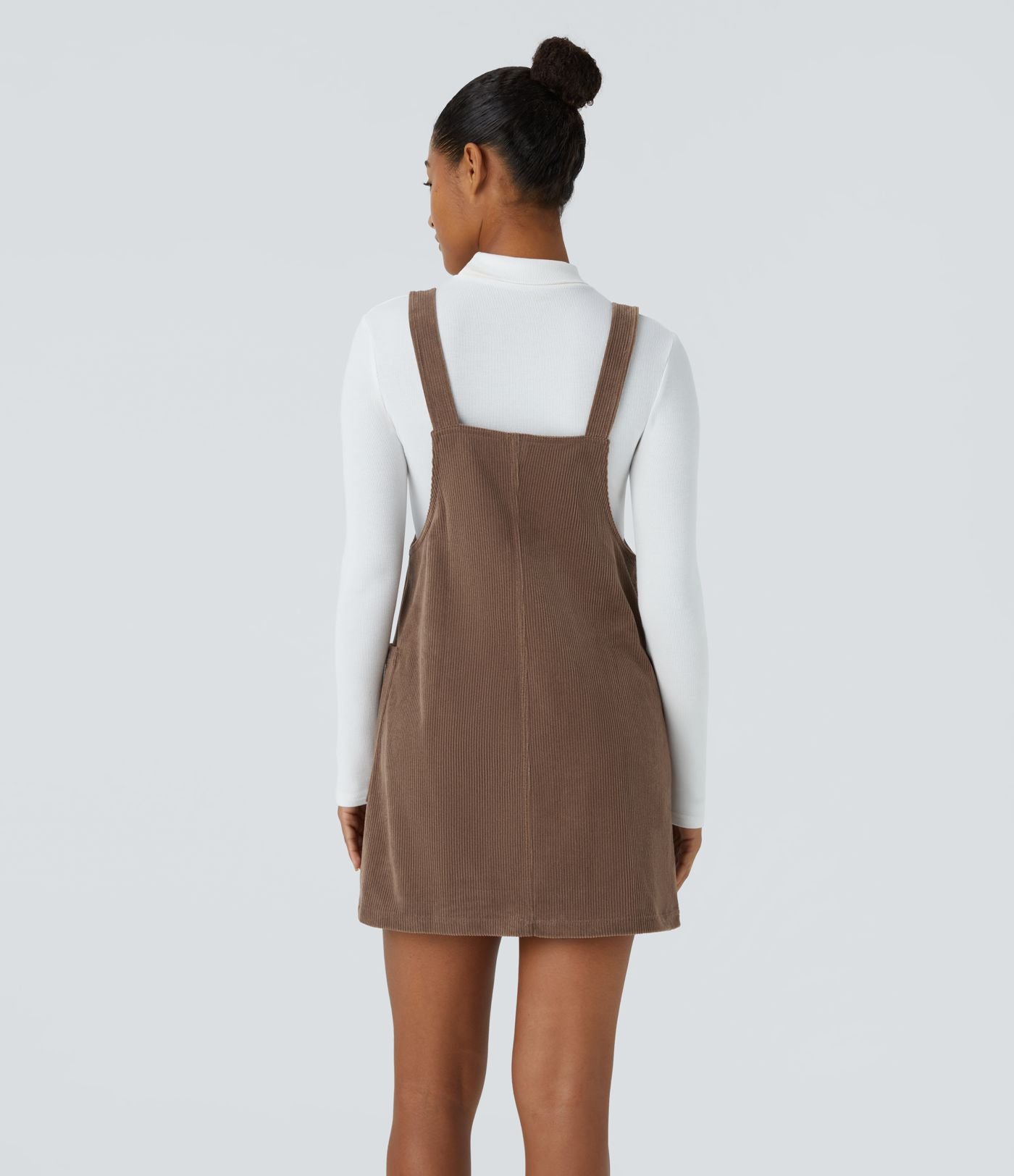 Robe salopette courte décontractée en velours côtelé avec bretelles ajustables, boutons et poches latérales