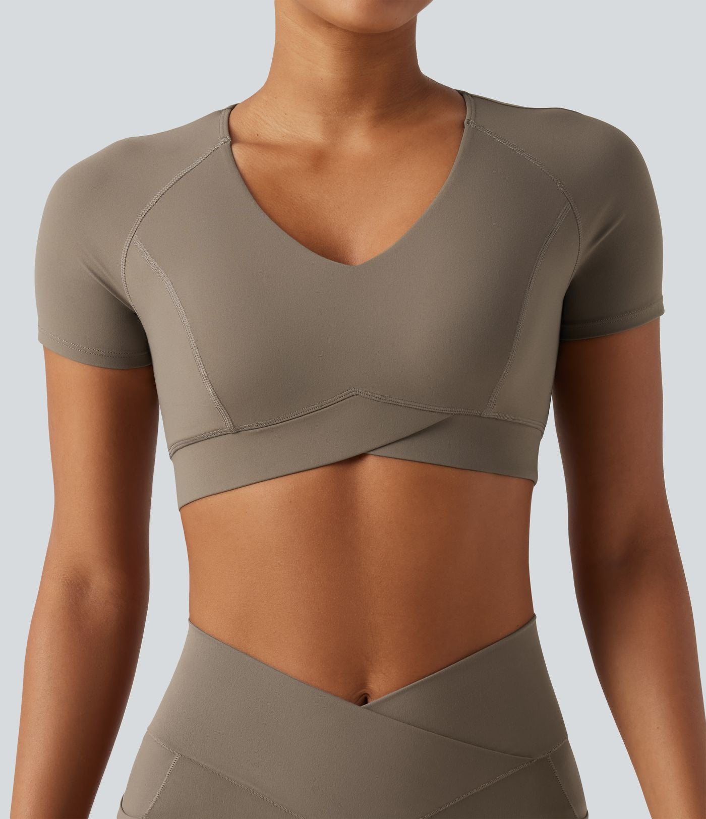 Crop top col V manches courtes Halara UltraSculpt™, base croisée et coussinets amovibles