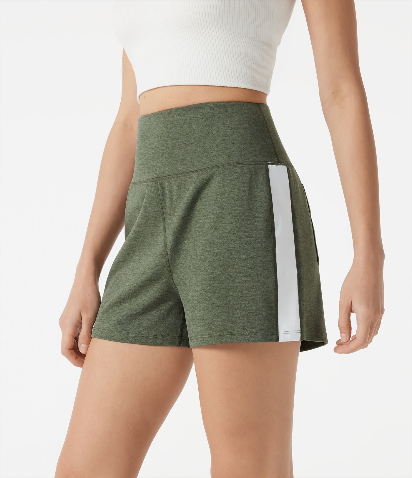 Short baggy de sport taille haute à séchage rapide avec bandes latérales et poches