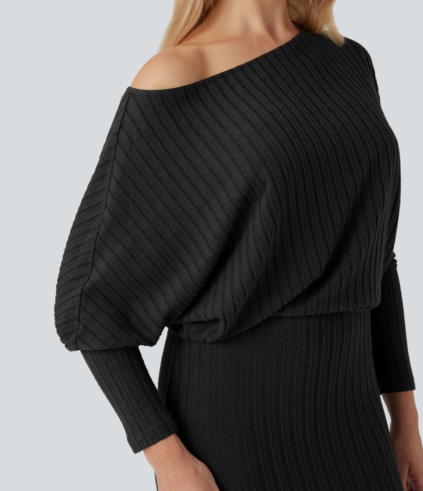 Robe de mi-longue moulante décontractée maille côtelée épaules dénudées manches chauve-souris