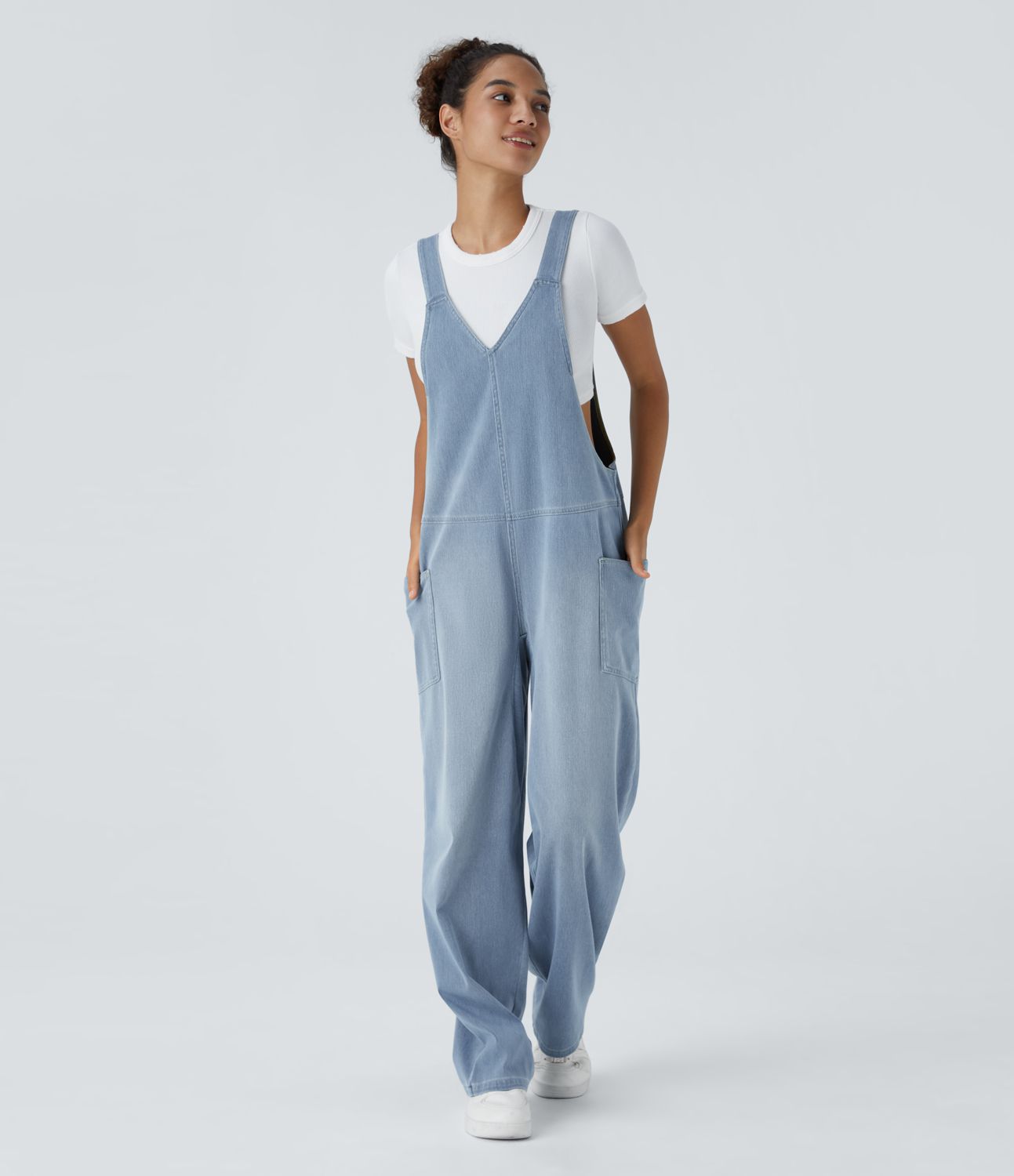 Salopette décontractée Halara Flex™ en denim extensible délavé, col V et poches latérales