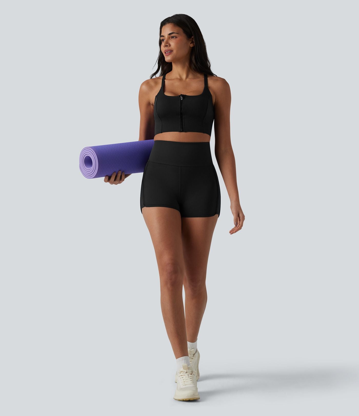 Short de yoga SoftlyZero™ Airy gainant slim taille haute à dos croisé à effet frais InstantCool, ourlet arrondi et poche