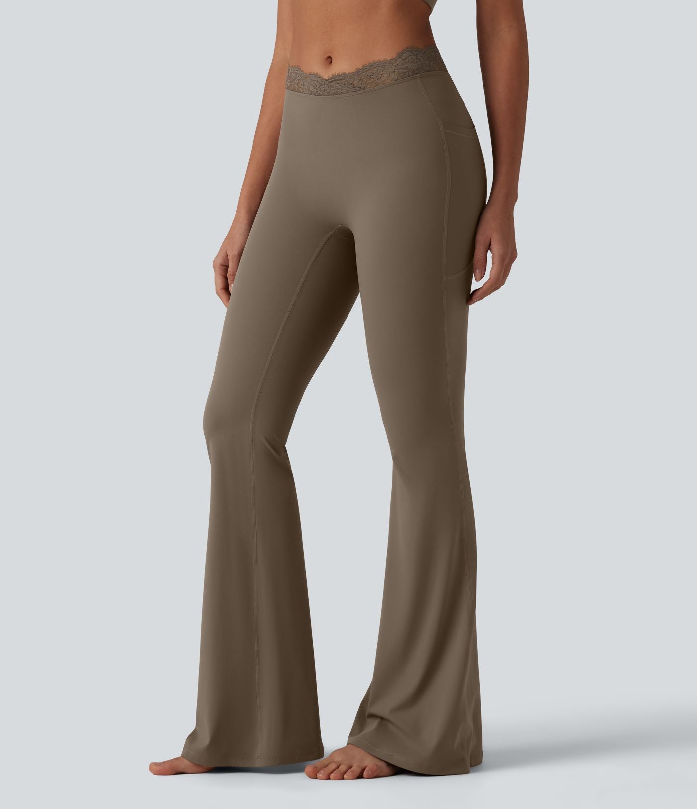 Halara UltraSculpt™ Legging évasé de yoga taille haute en V avec dentelle contrastée et poches
