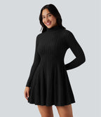 Robe mini évasée col montant à manches longues en maille côtelée