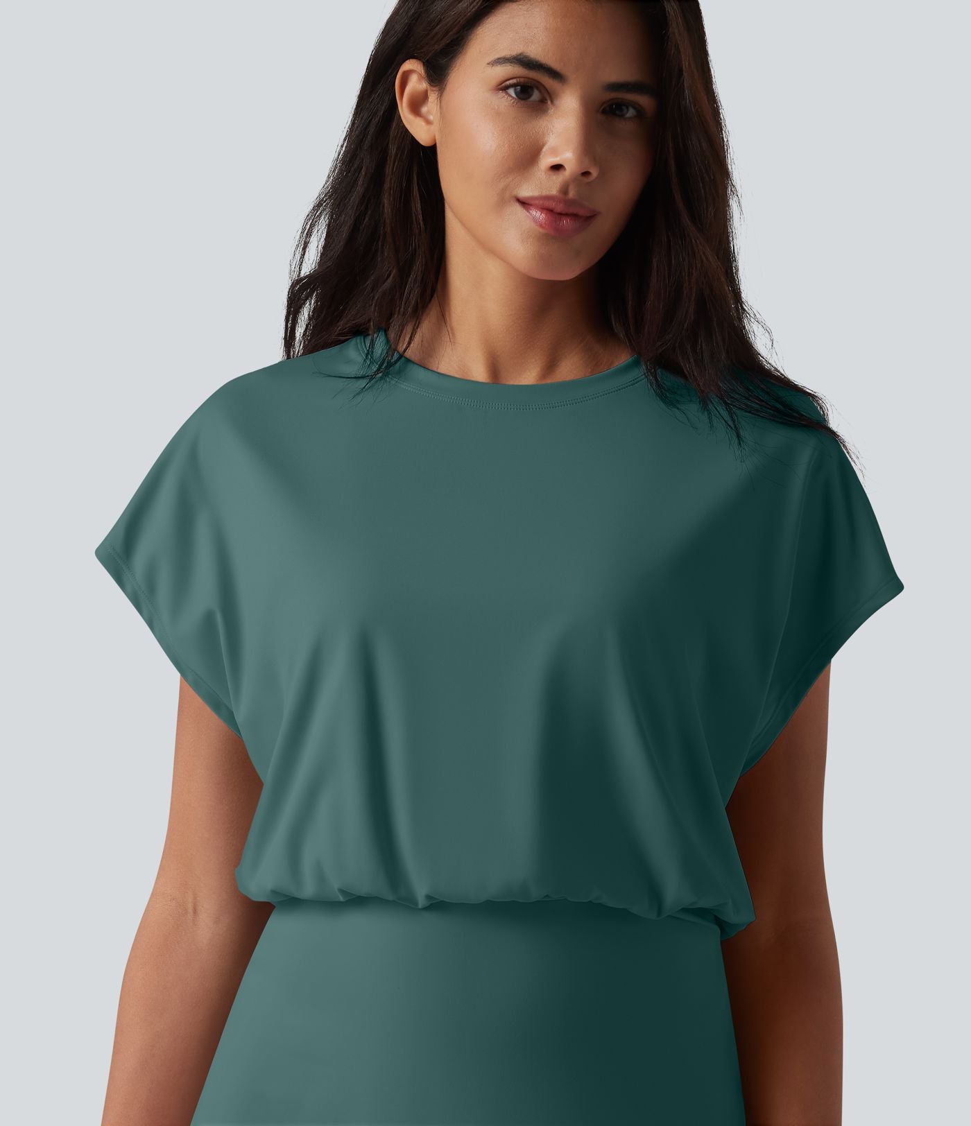 Robe de sport mini de yoga SoftlyZero™ Airy 2-en-1 effet frais InstantCool col rond à manches courtes, demi-zip et poches, accès facile Easy Peasy