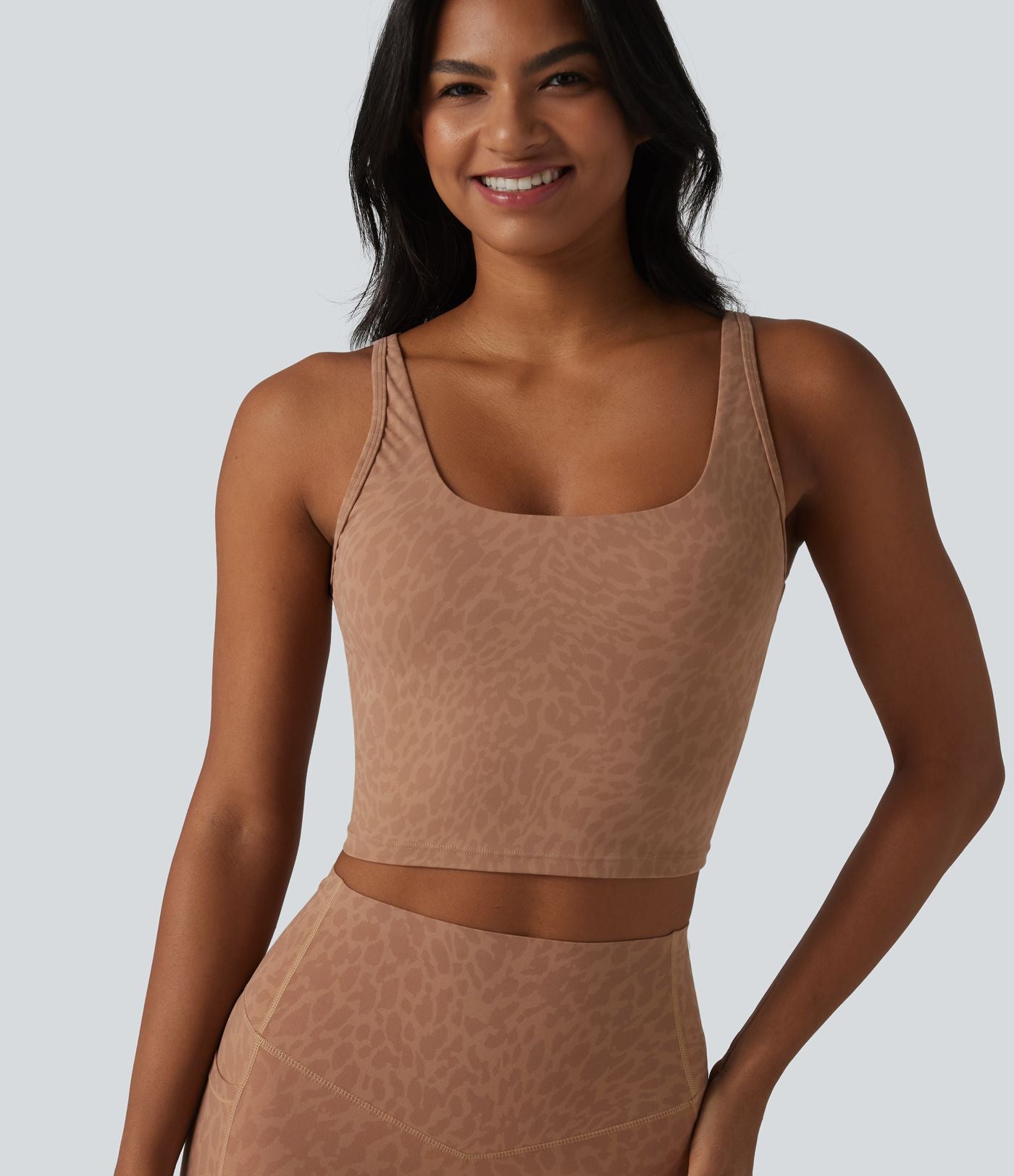 Débardeur de yoga court à imprimé léopard Halara UltraSculpt™ avec soutien-gorge intégré et décolleté en U