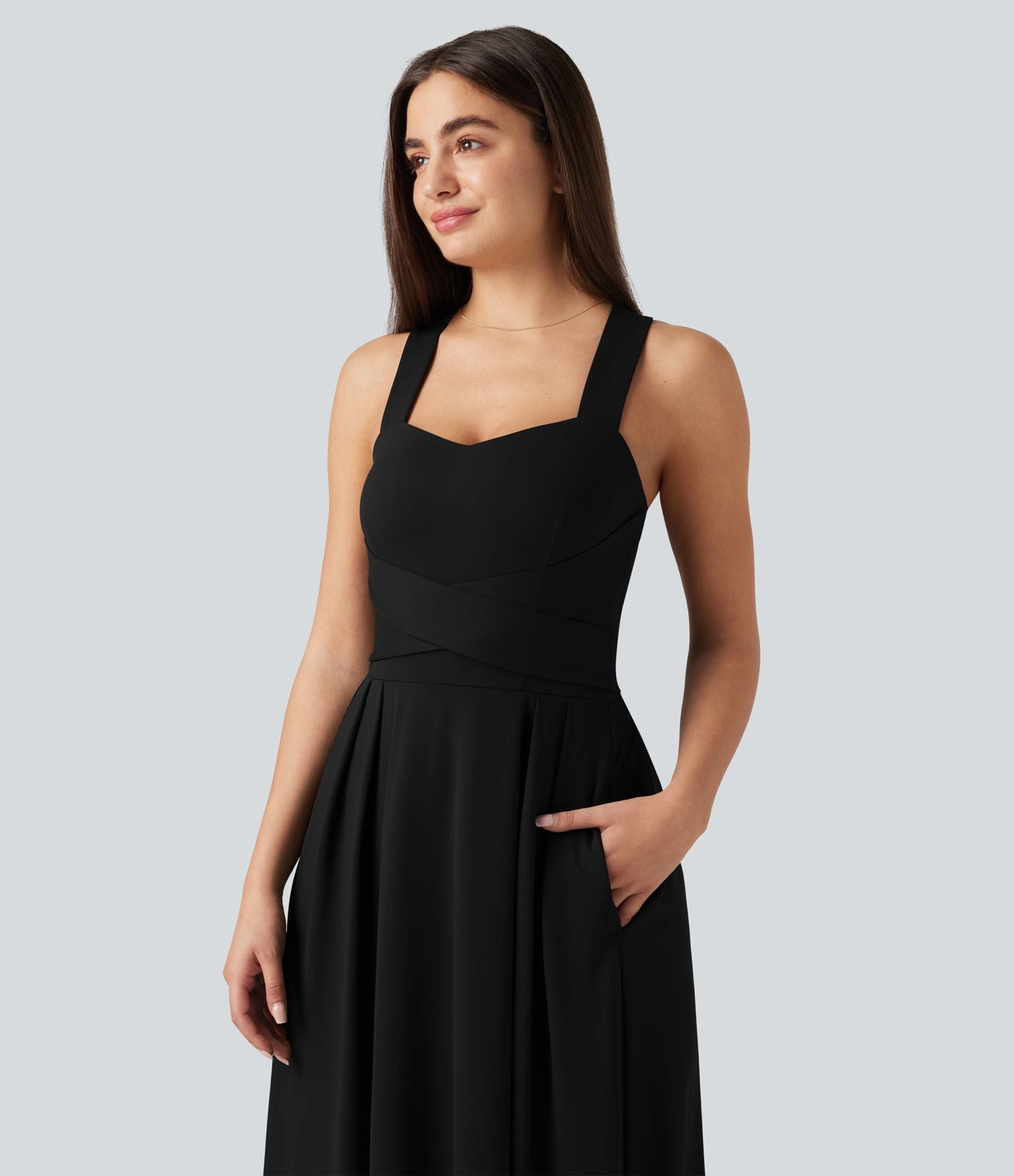 Robe longue fluide décontractée sans manches décolleté en cœur bretelles croisées avec lien dans le dos et poches