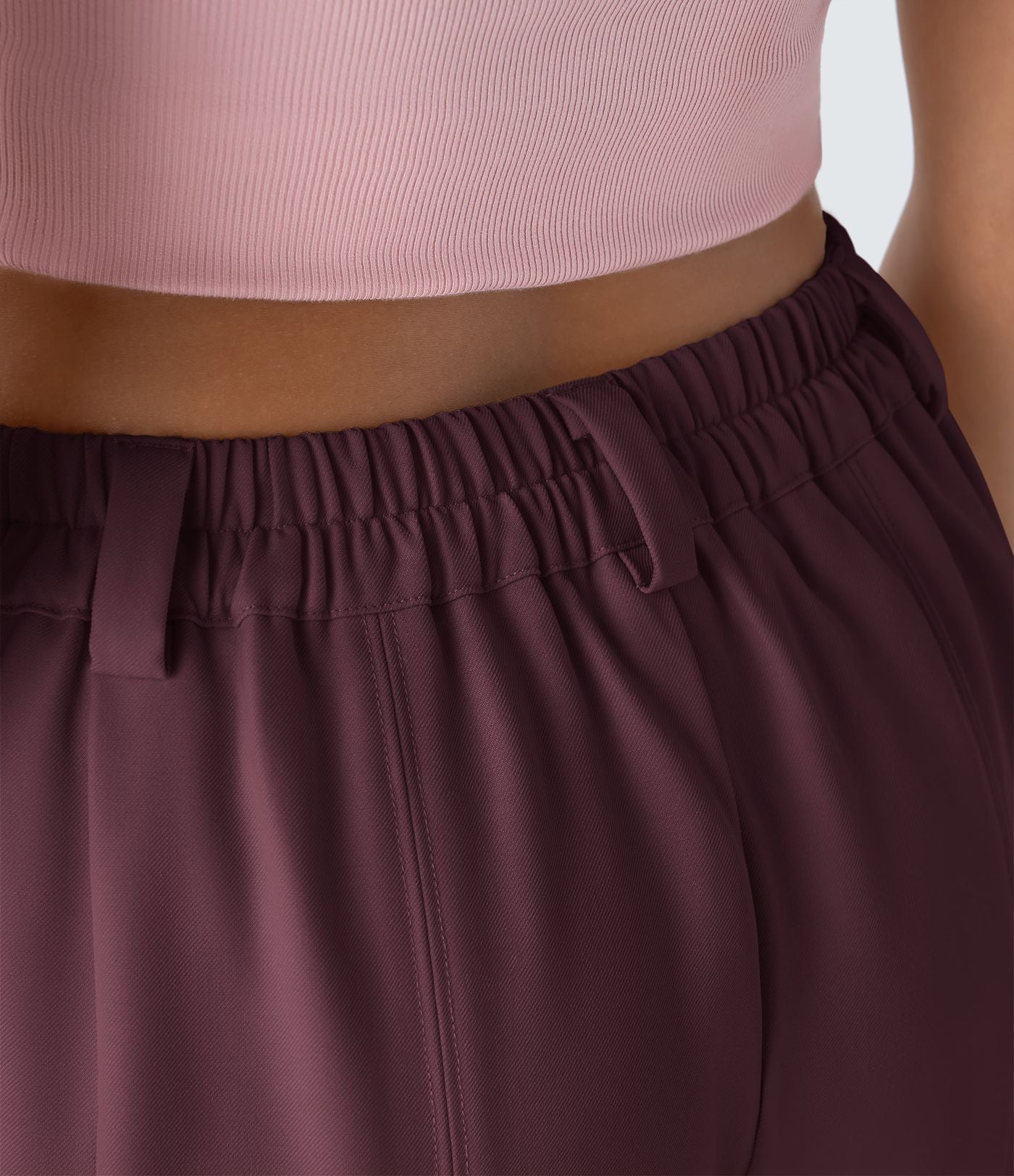 Pantalon tailleur ample, taille moyenne, coupe barrel, à poches