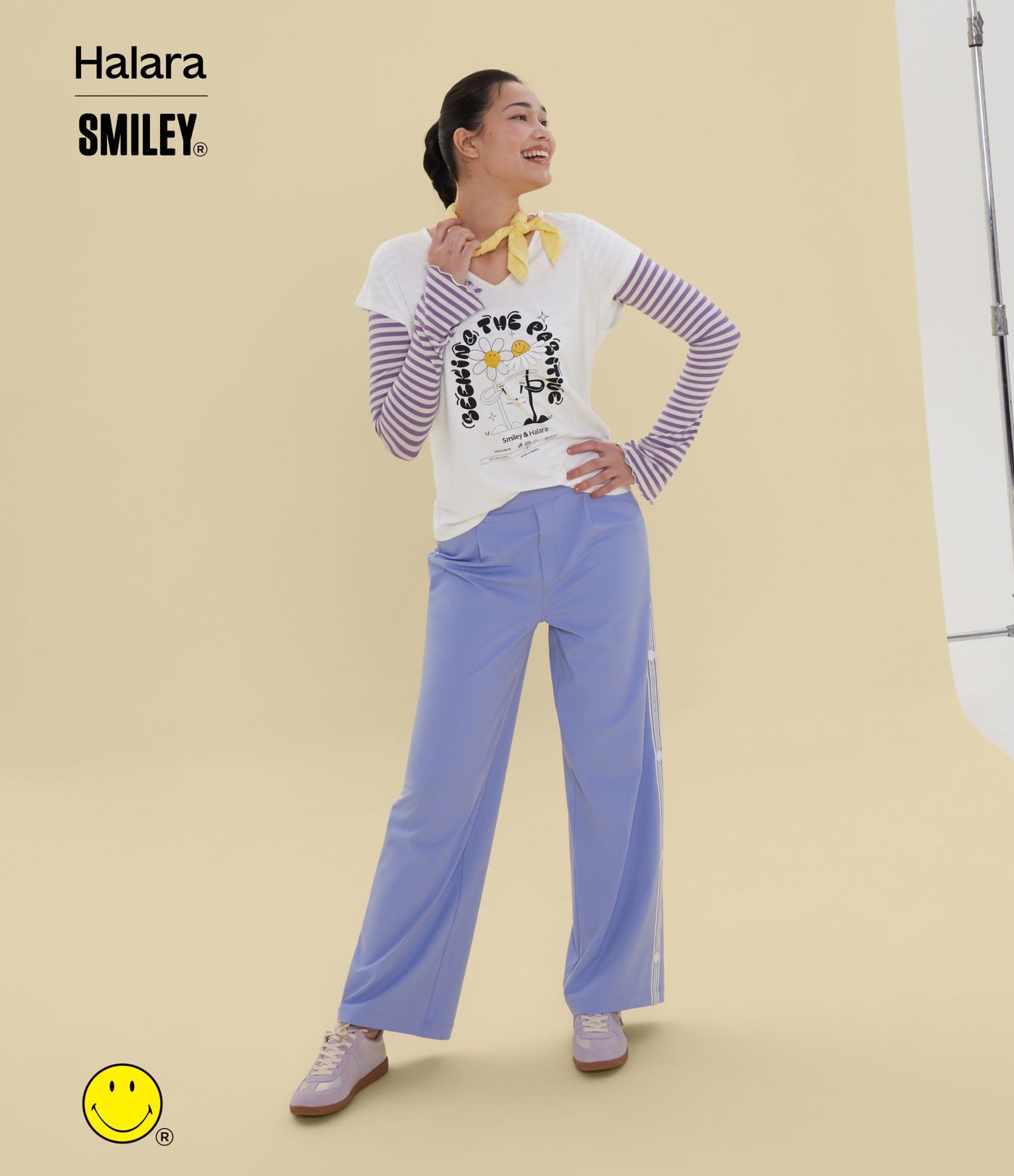 T-shirt casual Halara X Smiley® col V à manches courtes