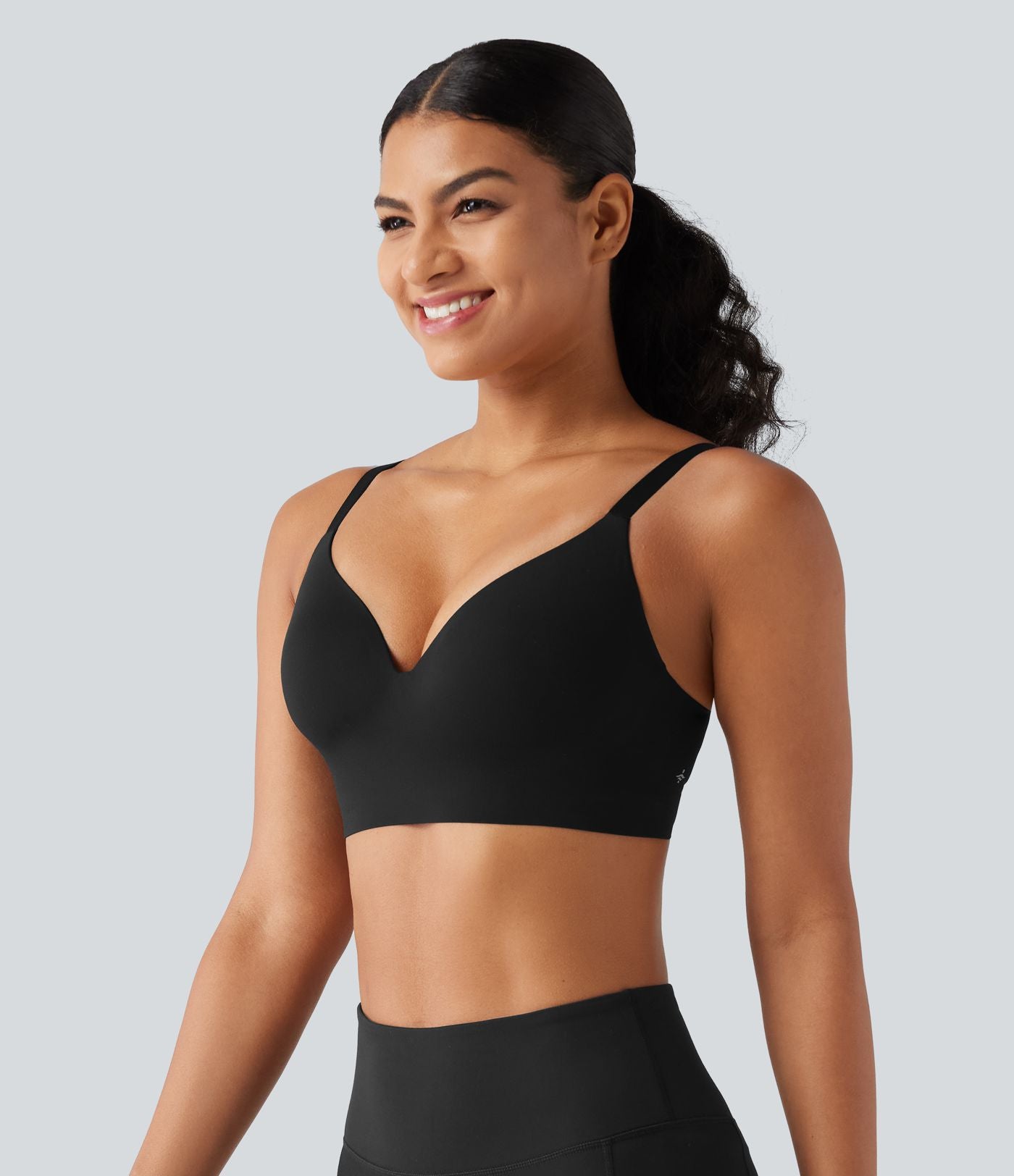 Brassière yoga SoftlyZero™ maintien léger à décolleté V plongeant, coussinets fixes, push-up, protection solaire UPF 50+