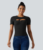 T-shirt en maille côtelée à col rond avec découpe et maintien intégré